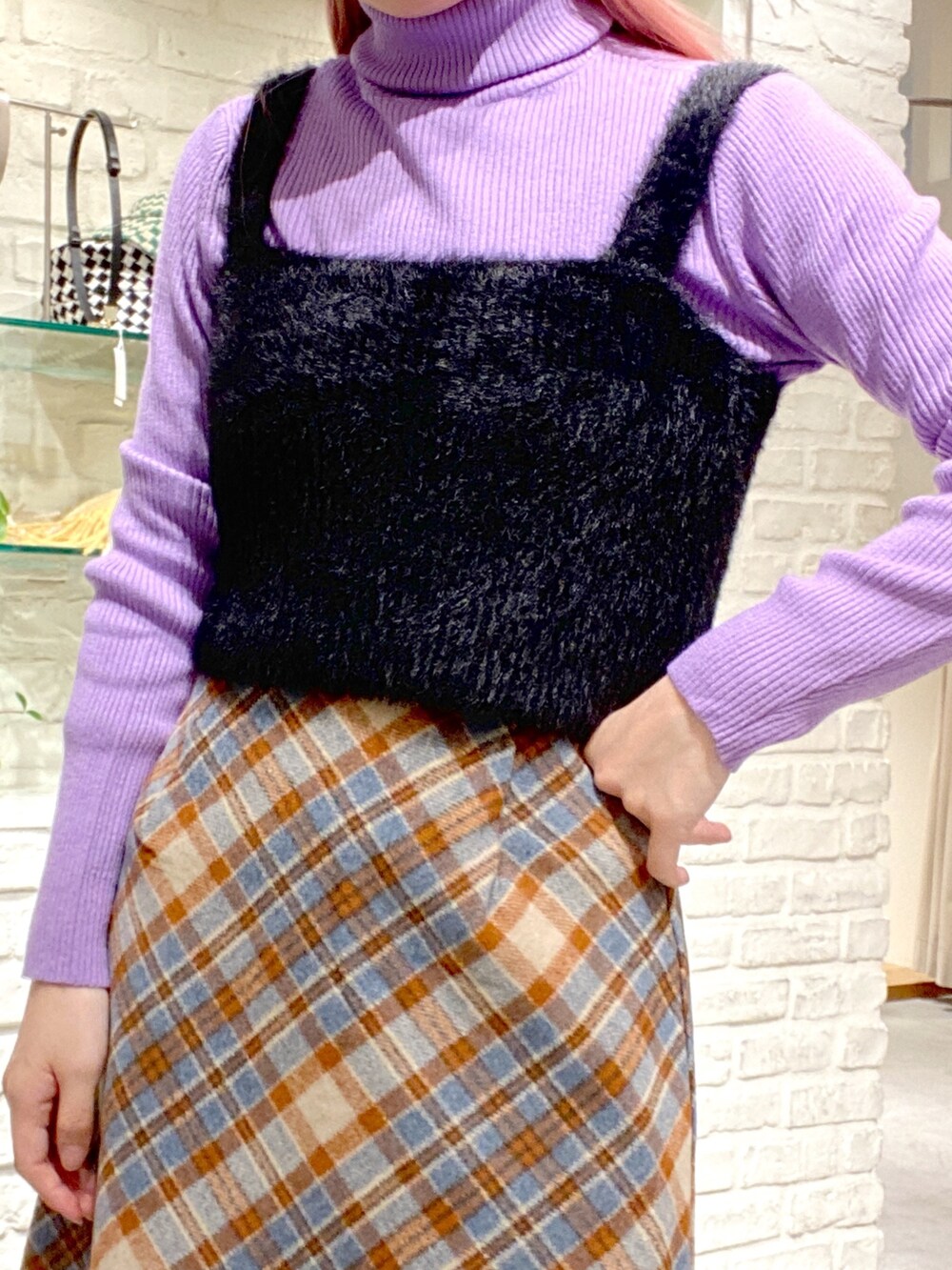 「骨格ウェーブ、低身長、低身長コーデ、カラーコーデ、カラフル、ミニスカート、チェック、冬コーデ、冬、秋、秋コーデ、パープル、ビスチェ、ファー、シャギー」｜「FREE'S MARTの◆起毛台形ミニスカート（スカート、ブルー系）」を使った、おとはさん（レディース・155cm）の秋コーディネートの6枚目の写真