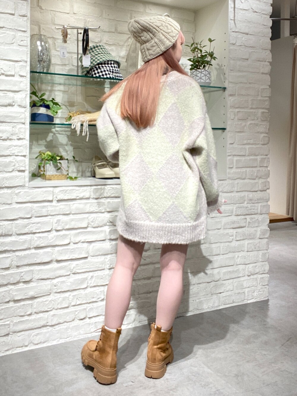 「骨格ウェーブ、低身長、低身長コーデ、冬、冬コーデ、秋、秋コーデ、秋冬コーデ、ニット、ニット帽、カーディガン、ブーツ、おでかけコーデ、カジュアル、シンプルコーデ」｜「FREE'S MARTのアーガイルヘアリーカーディガン（カーディガン/ボレロ、グリーン系）」を使った、おとはさん（レディース・155cm）の秋コーディネートの4枚目の写真