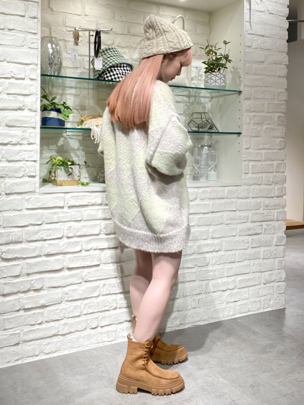 「骨格ウェーブ、低身長、低身長コーデ、冬、冬コーデ、秋、秋コーデ、秋冬コーデ、ニット、ニット帽、カーディガン、ブーツ、おでかけコーデ、カジュアル、シンプルコーデ」｜「FREE'S MARTのアーガイルヘアリーカーディガン（カーディガン/ボレロ、グリーン系）」を使った、おとはさん（レディース・155cm）の秋コーディネートの5枚目の写真