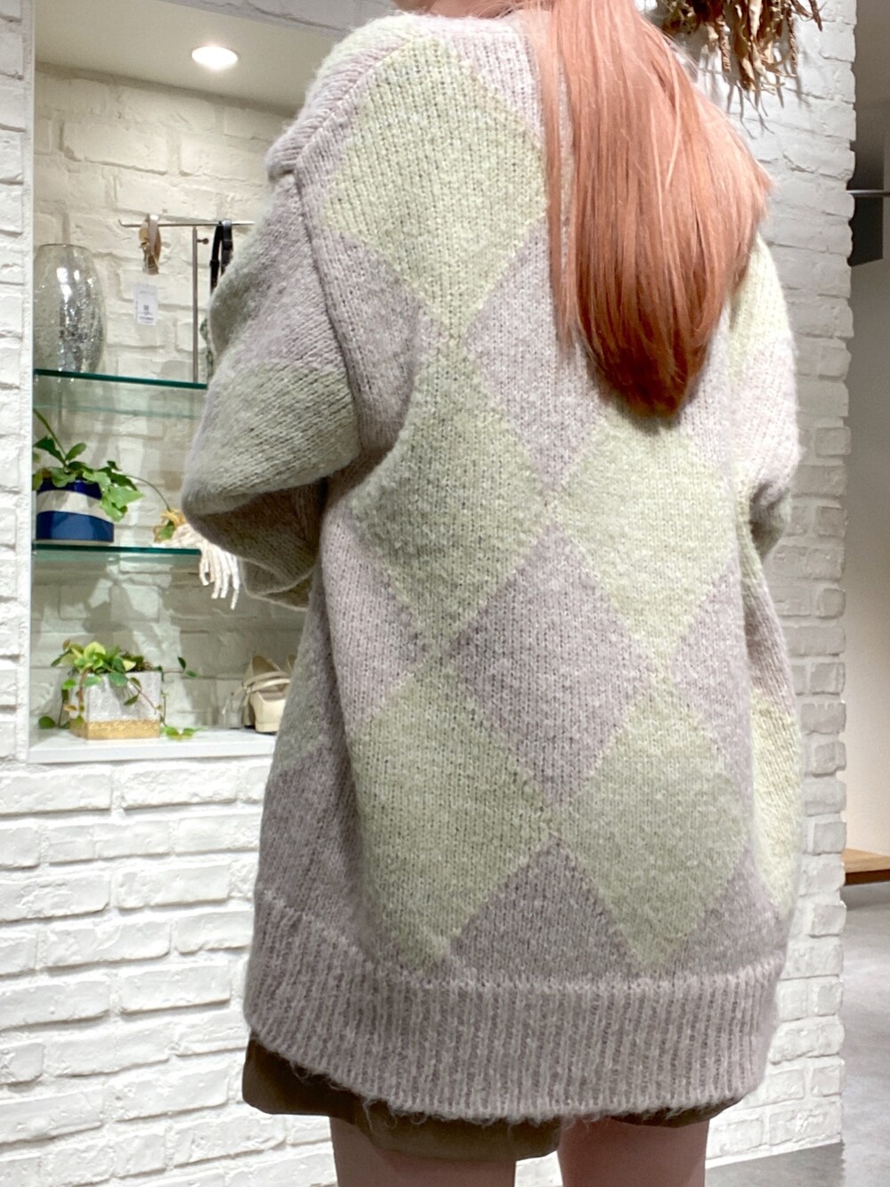 「骨格ウェーブ、低身長、低身長コーデ、冬、冬コーデ、秋、秋コーデ、秋冬コーデ、ニット、ニット帽、カーディガン、ブーツ、おでかけコーデ、カジュアル、シンプルコーデ」｜「FREE'S MARTのアーガイルヘアリーカーディガン（カーディガン/ボレロ、グリーン系）」を使った、おとはさん（レディース・155cm）の秋コーディネートの7枚目の写真