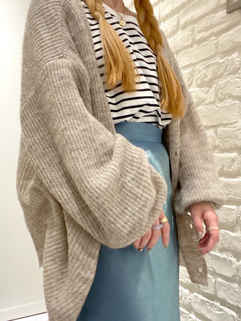 「休日スタイル、ベージュ、低身長女子、カラフルコーデ、ゆるコーデ、カーディガン、シャイニースカート、キラキラ、ボーダー、ボーダートップス、シンプルスタイル、ニットコーデ、秋先取りコーデ、大人ガーリー、低身長」｜「FREE'S MARTの◆シャイニーナロースカート（スカート、グリーン系）」を使った、おとはさん（レディース・155cm）の秋コーディネートの5枚目の写真