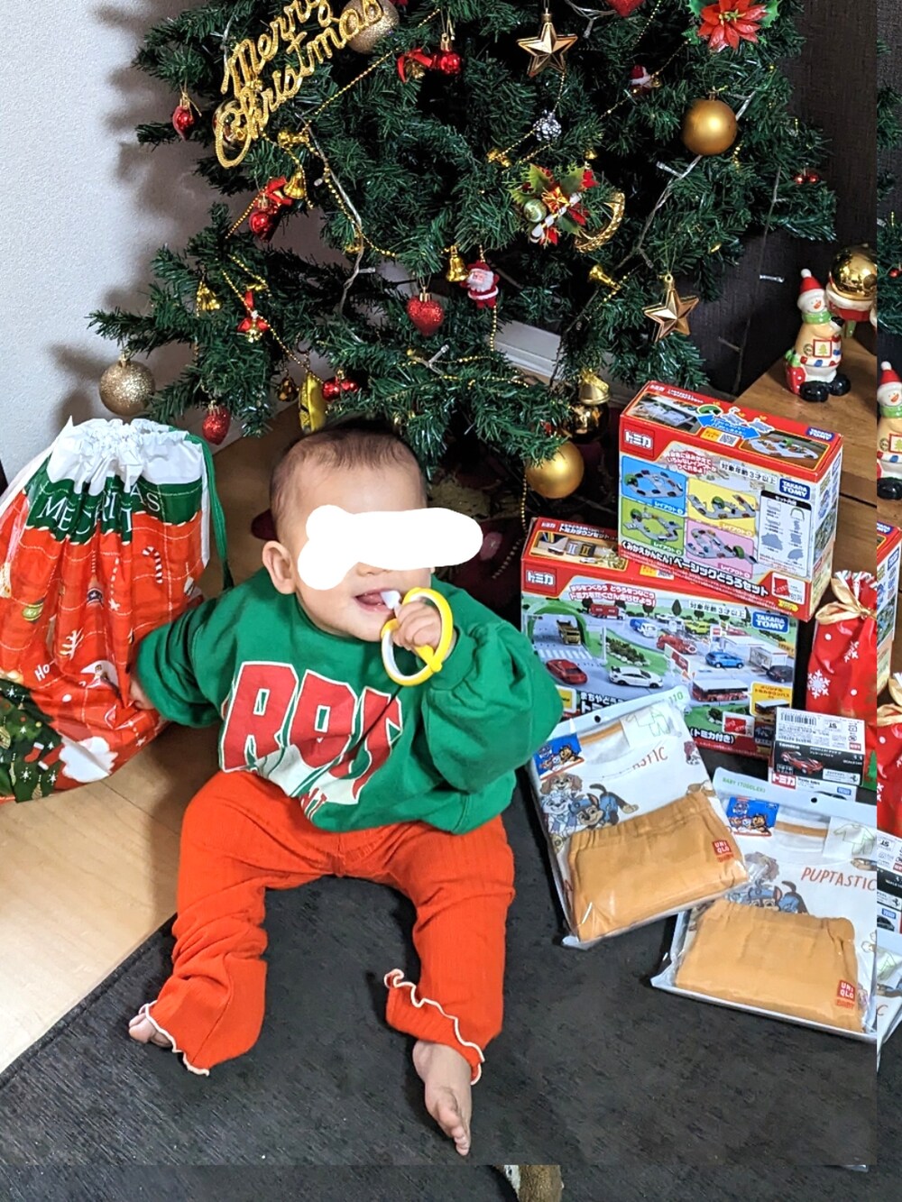 グリーン系のTシャツ/カットソー、オレンジ系のその他パンツを着用したキッズの冬コーディネートの2枚目の写真