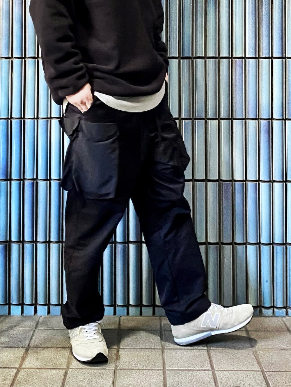 「patagonia、パタゴニア、パタゴニアのフリース、スナップT、シンチラスナップT、NULLTOKYO、カーゴパンツ、カーゴパンツコーデ、モノトーン、モノトーンコーデ、オールブラック、MONO-MART、アウトドアスタイル、アウトドア、アウトドアコーデ」｜「patagoniaのSynch Snap-T pullover（トップス、ブラック系）」を使った、KEITA(ΦωΦ)さん（メンズ・182cm）の冬コーディネートの3枚目の写真