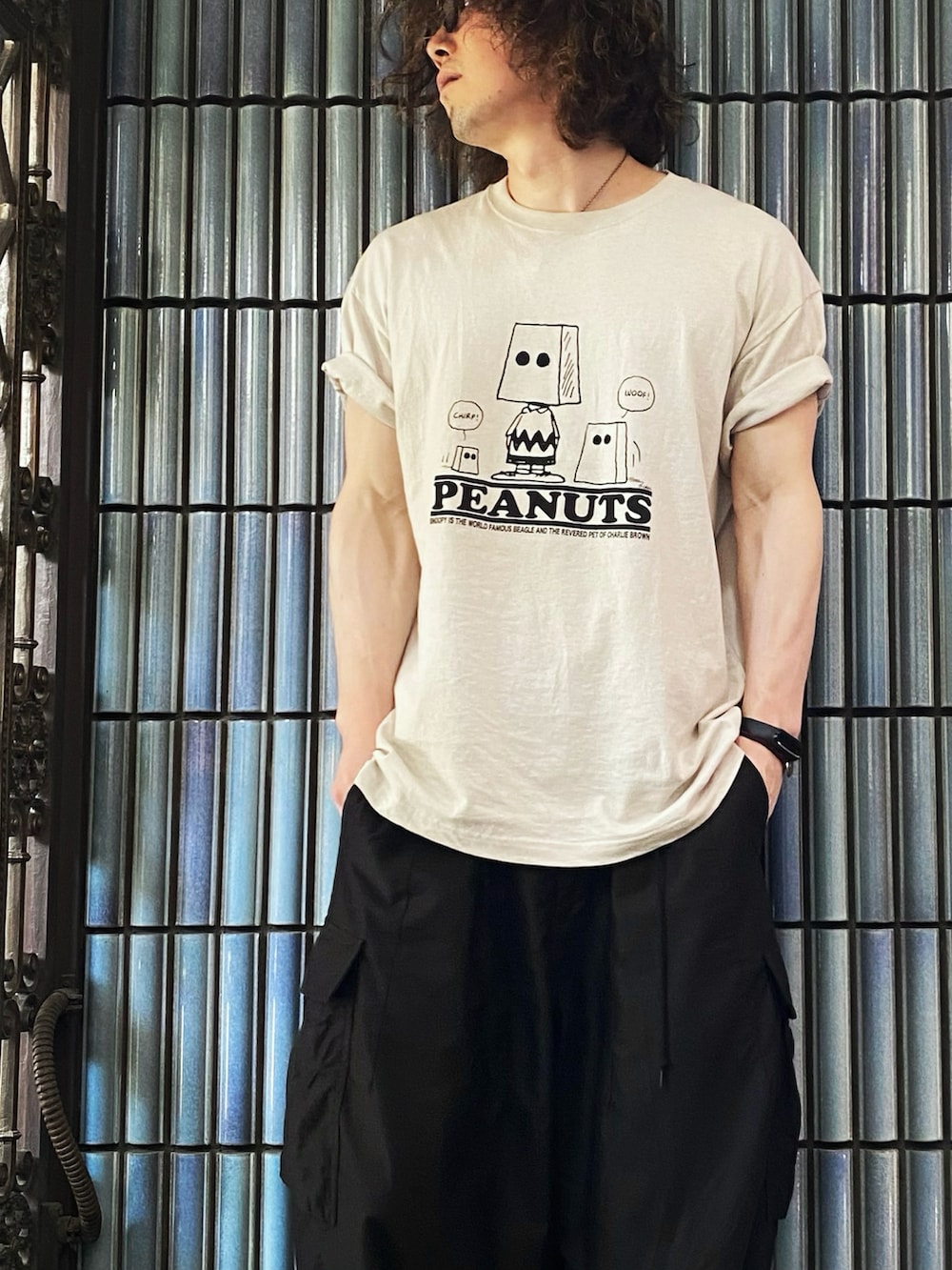 「お出かけコーデ、古着MIX、秋服準備はじめました、PEANUTS、ピーナッツ、スヌーピー、スヌーピーT、フリークスストア、フリークスストア(FREAK'S STORE)、FREAK’Ｓ STORE、カーゴパンツ、カーゴパンツコーデ、ヒザデルパンツ、oofos、OOFOS」｜「Vintage PEANUTSのPEANUTS TEE　＊☆（Tシャツ/カットソー、ホワイト系）」を使った、KEITA(ΦωΦ)さん（メンズ・182cm）の夏コーディネートの2枚目の写真