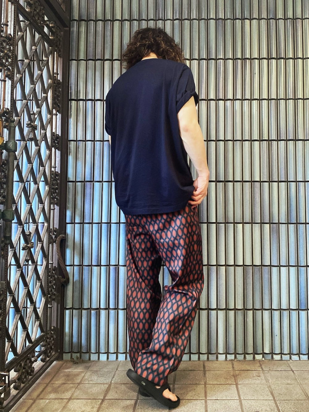 「blur、GU、nano・universe、ナノユニバース、oofos、バンドT、バンドTシャツ、柄パンツ、リカバリーサンダル、お出かけコーデ、プチプラ、アツいコーデ全部見せ、古着MIX、ネイビー、休日コーデ」｜「GUのアイテム（Tシャツ/カットソー、ブルー系）」を使った、KEITA(ΦωΦ)さん（メンズ・182cm）の夏コーディネートの4枚目の写真