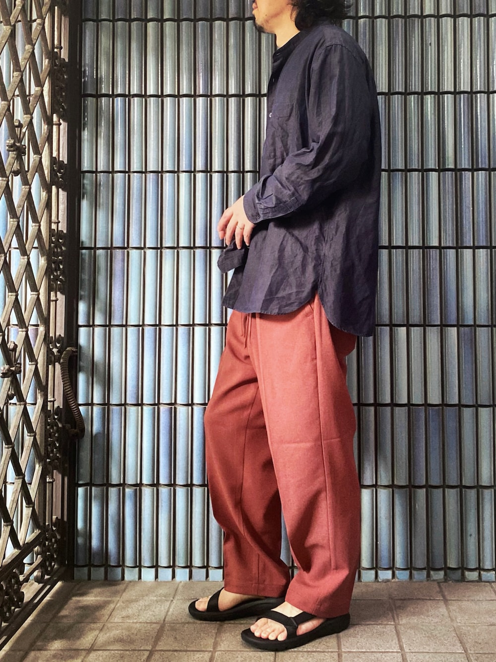 KEITA(ΦωΦ)さんの「リネンコットンスタンドカラーシャツ（長袖）（UNIQLO）」を使ったコーディネートの4枚目の写真