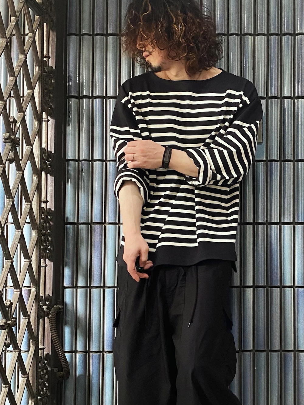 「このスタイルがお気に入り、バスクシャツ、ボーダー、ボーダートップス、ボーダーTシャツ、ジョンブル、ジョンブル　プライベート　ラボ(Johnbull Private labo)、ジョンブルプライベートラボ、ニードルス、ニードルズ、NEEDLES、ヒザデルパンツ、カーゴパンツ、カーゴパンツコーデ、ネペンテス」｜「Johnbullの【新色追加/再入荷】バスクボーダーTシャツ（Tシャツ/カットソー、ブラック系）」を使った、KEITA(ΦωΦ)さん（メンズ・182cm）の夏コーディネートの2枚目の写真