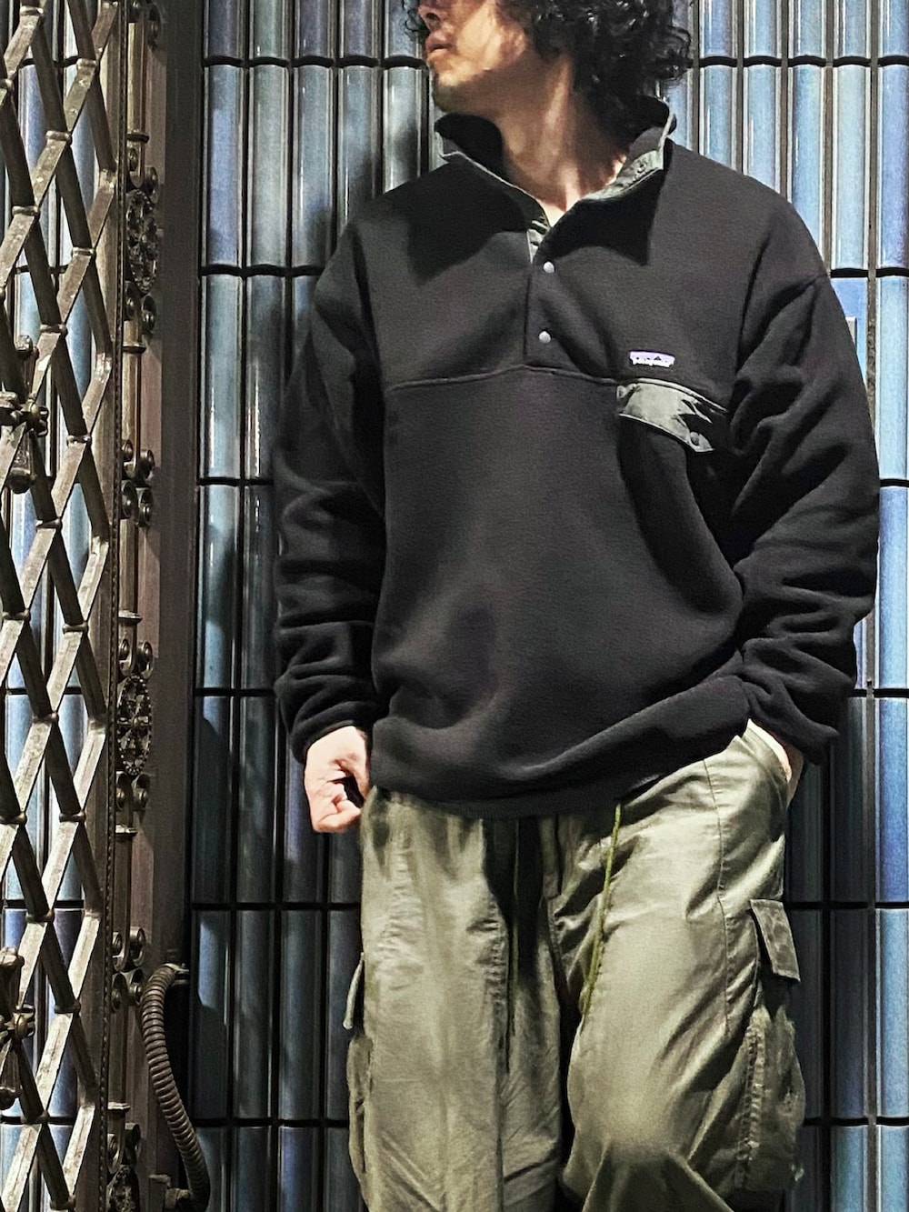 「パタゴニア、パタゴニアレトロX、パタゴニアのフリース、patagonia、patagoniaのフリース、Patagoniaレトロx、スナップT、シンチラ、シンチラスナップT、ニードルス、ニードルズ、NEEDLES、ヒザデルパンツ、ネペンテス、クリスマスに着たい服」｜「patagoniaのSynch Snap-T pullover（トップス、ブラック系）」を使った、KEITA(ΦωΦ)さん（メンズ・182cm）の冬コーディネートの2枚目の写真