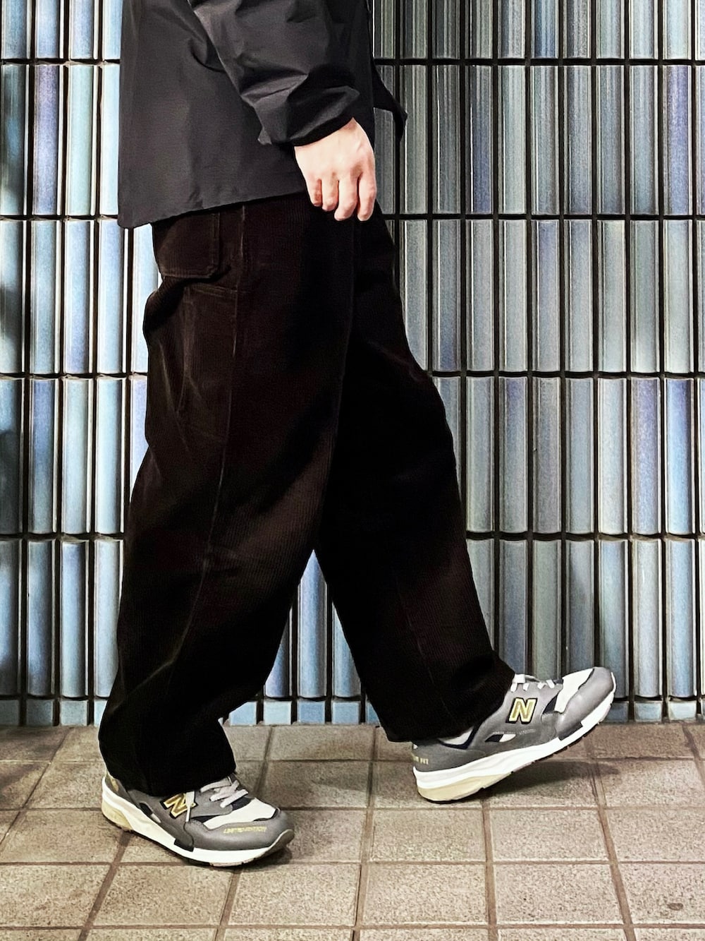 「アークテリクス、ARC'TERYX、Zeta SL、BETA SL、マウンテンパーカー、UNIQLO U、UNIQLOU、ユニクロユー、ユニクロU、クリスマスに着たい服、コーデュロイ、コーデュロイパンツ、MONO-MART、雨の日コーデ、アウトドアスタイル」|「ARC'TERYXのARC’TERYX × BEAMS / 別注 Zeta SL Jacket(ナイロンジャケット、ブラック系)」を使った、KEITA(ΦωΦ)さん(メンズ・182cm)の冬コーディネートの3枚目の写真