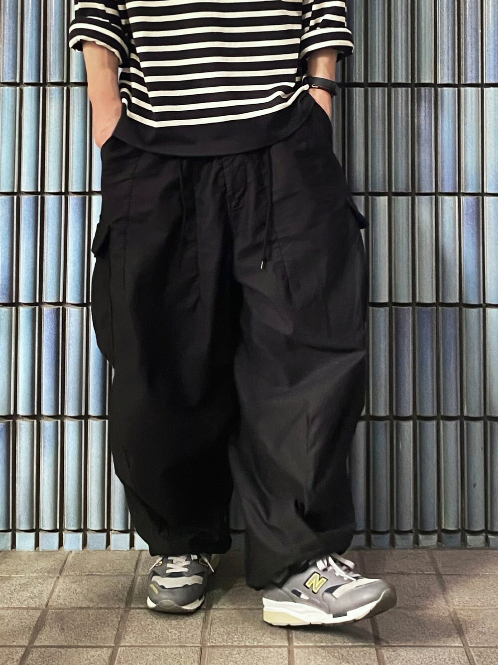 「このスタイルがお気に入り、バスクシャツ、ボーダー、ボーダートップス、ボーダーTシャツ、ジョンブル、ジョンブル　プライベート　ラボ(Johnbull Private labo)、ジョンブルプライベートラボ、ニードルス、ニードルズ、NEEDLES、ヒザデルパンツ、カーゴパンツ、カーゴパンツコーデ、ネペンテス」｜「Johnbullの【新色追加/再入荷】バスクボーダーTシャツ（Tシャツ/カットソー、ブラック系）」を使った、KEITA(ΦωΦ)さん（メンズ・182cm）の夏コーディネートの3枚目の写真