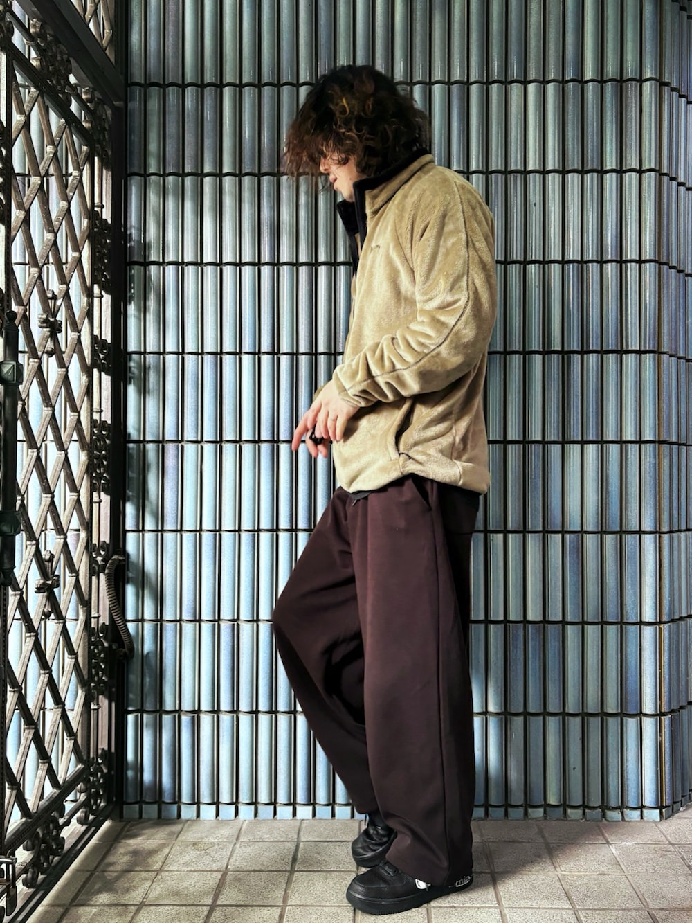 「真冬のあったかスタイル、Marmot、マーモット、ユニクロC、UNIQLO C、スウェットワイドパンツ、スウェットパンツ、スウェットパンツスタイル、ブラウンコーデ、フリース、フリースジャケット、カシミヤ、ユニクロコーデ、UNIQLO、UNIQLOコーデ」｜「MARMOTの【Marmot】Baigone Fleece Jacket / バイゴーンフリースジャケット（その他アウター、ベージュ系）」を使った、KEITA(ΦωΦ)さん（メンズ・182cm）の冬コーディネートの4枚目の写真