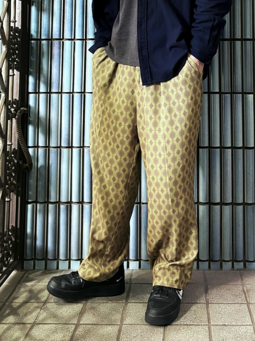 「今日のコーデ、春色、メガネ男子、JUNRed、Junred、タートルネック、ネルシャツ、柄パンツ、エアフォースワン、ネイビー、マスタード、マスタードイエロー、タートルネックニット、タートルニット、タートルネックカットソー」｜「UNIQLOのフランネルシャツ（シャツ/ブラウス、ブルー系）」を使った、KEITA(ΦωΦ)さん（メンズ・182cm）の冬コーディネートの3枚目の写真