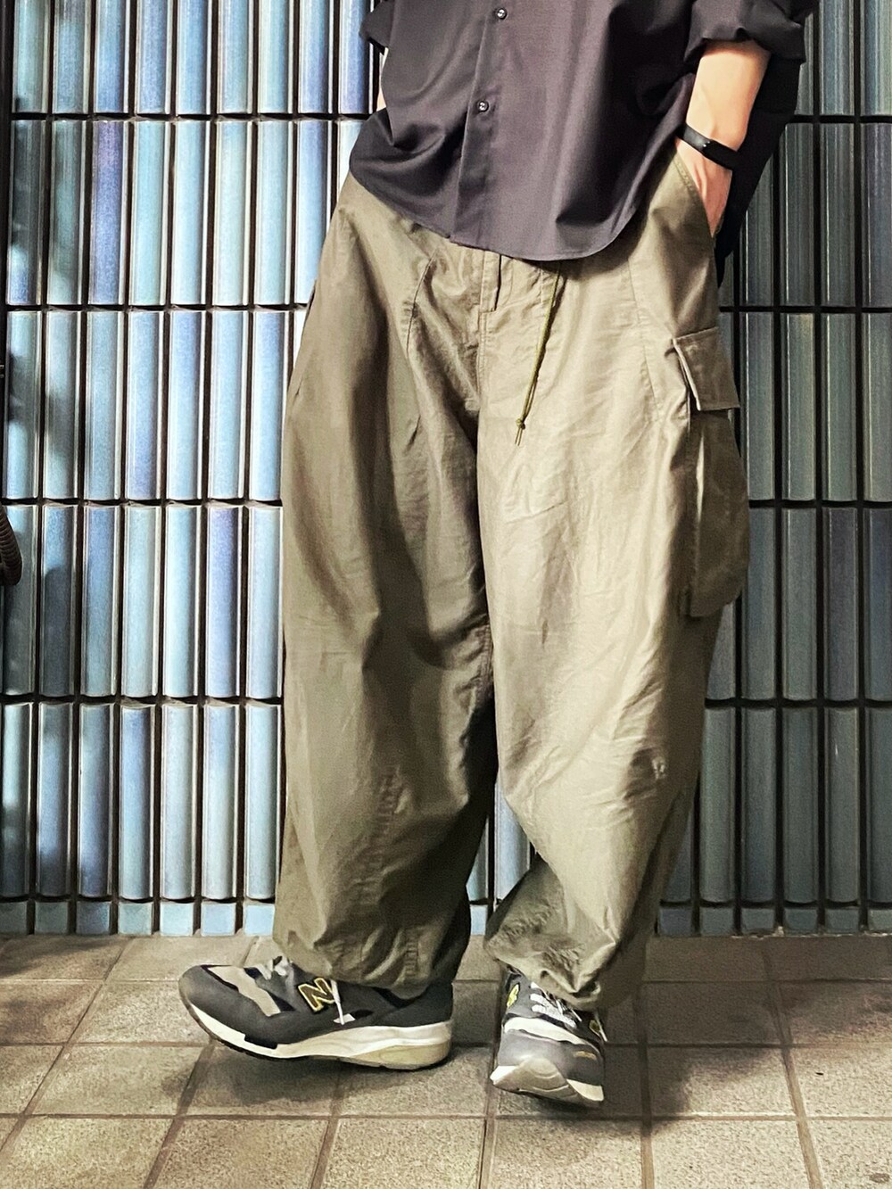 「シャツ好き集まれ、夏コーデ、NEEDLES、ニードルス、ニードルズ、カーゴパンツ、カーゴパンツコーデ、ヒザデルパンツ、nano・universe、nanouniverse、ミリタリー、ミリタリーコーデ、ミリタリーパンツ、シャツスタイル、シャツコーデ」|「Needlesの<NEEDLES> BDU PT/パンツ □□(カーゴパンツ、グリーン系)」を使った、KEITA(ΦωΦ)さん(メンズ・182cm)の夏コーディネートの3枚目の写真