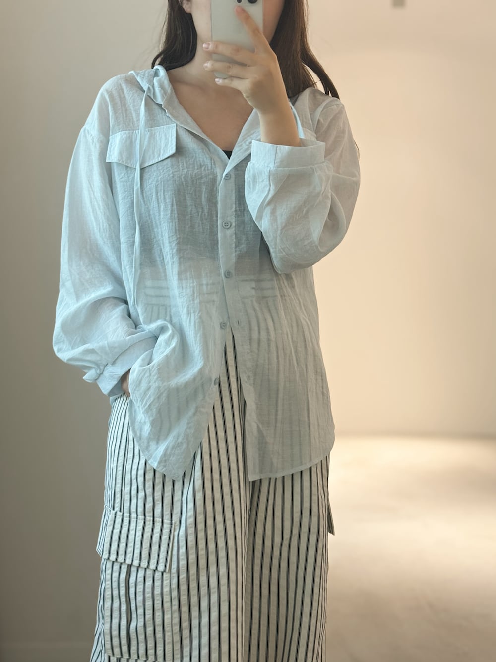 「dueiのストライプカーゴパンツ（カーゴパンツ、ホワイト系）」を使った、tamaruさん（レディース・155cm）の夏コーディネートの2枚目の写真