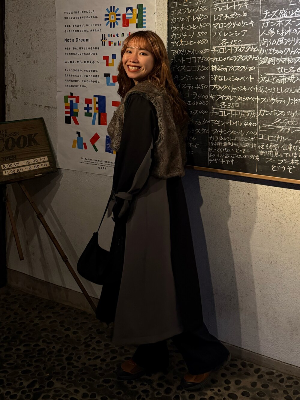 「冬アウター、プチプラ、UNIQLO、HARE、アウターコーデ、コートスタイル、ステンカラーコート、お出かけコーデ、大人女子、オトナ女子、今日のコーデ、ニットコーデ、大人ガーリー、着回しコーデ、真冬のあったかスタイル」｜「UNIQLOのアイテム（パンツ、ブルー系）」を使った、ドラムさん（レディース・160cm）の冬コーディネートの2枚目の写真