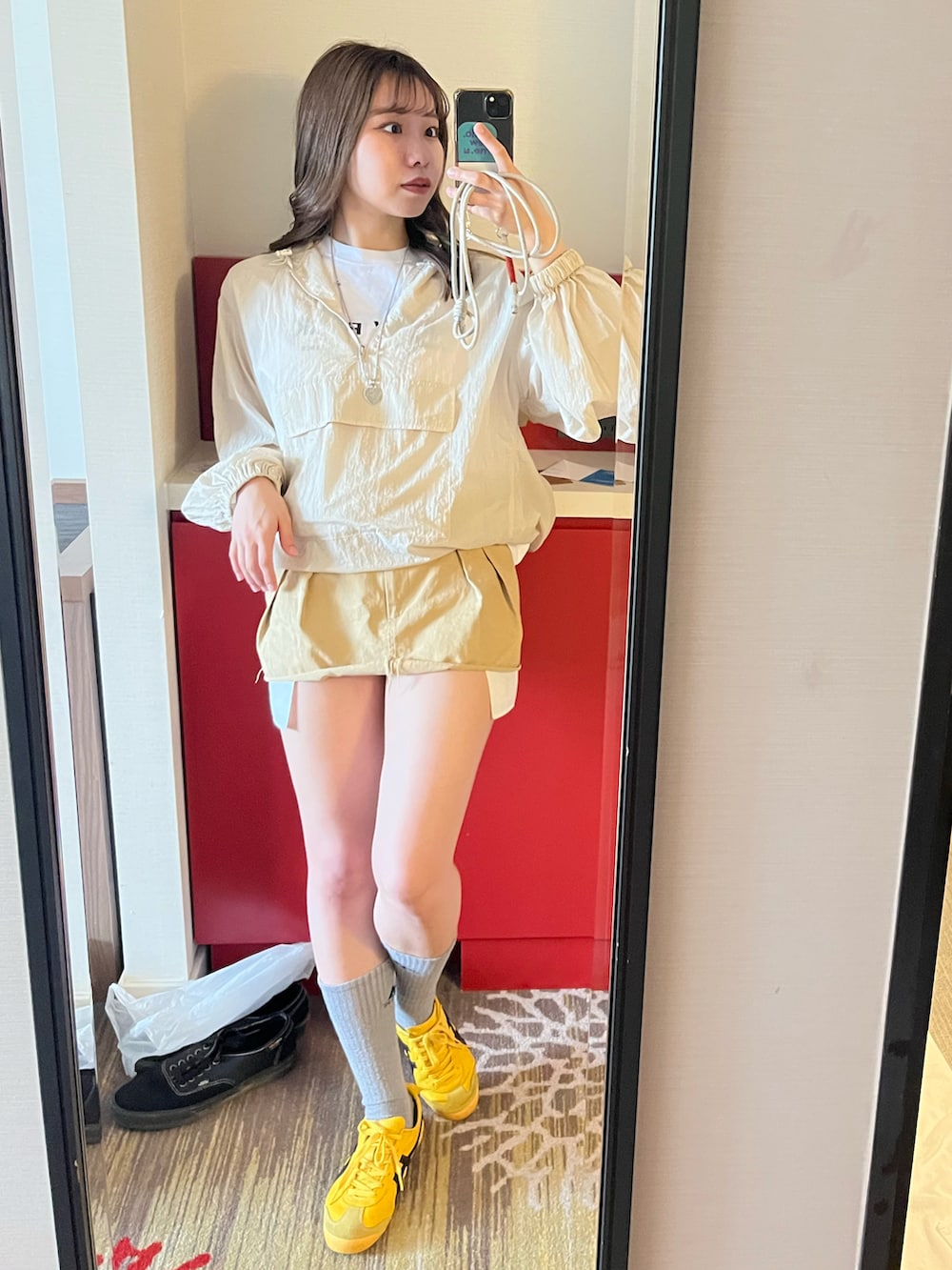「春めき満開コーデ、アノラックパーカー、春色、春色コーデ、Oriens JOURNAL STANDARD、jornalstandard、Onitsuka Tiger、オニツカタイガー、ベージュ、ワントーンコーデ、デートコーデ、WEARISTASG、いいね、save、フォローお願いします🤑、お洒落さんとつながりたい、お洒落さんと繋がりたい」｜「Onitsuka TigerのMEXICO 66 / メキシコ 66（スニーカー、イエロー系）」を使った、ドラムさん（レディース・160cm）の春コーディネートの2枚目の写真