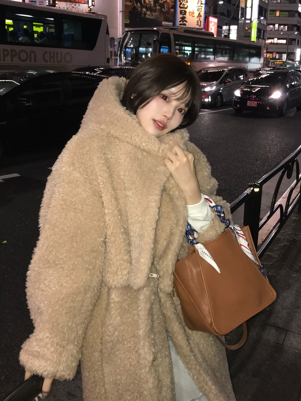 「真冬のあったかスタイル、デニム、moussy、ロンシャン」｜「LONGCHAMPのル フローネ S トップハンドルバッグ（ハンドバッグ、ブラウン系）」を使った、深結(みゆ)さん（骨格ストレート・レディース・159cm）の冬コーディネートの2枚目の写真
