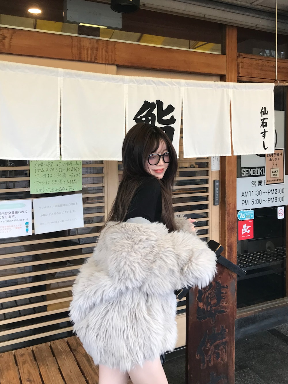 「セットアップ、ブラックコーデ」｜「kisstheclubのアイテム（トップス、ブラック系）」を使った、深結(みゆ)さん（骨格ストレート・レディース・159cm）の春コーディネートの3枚目の写真