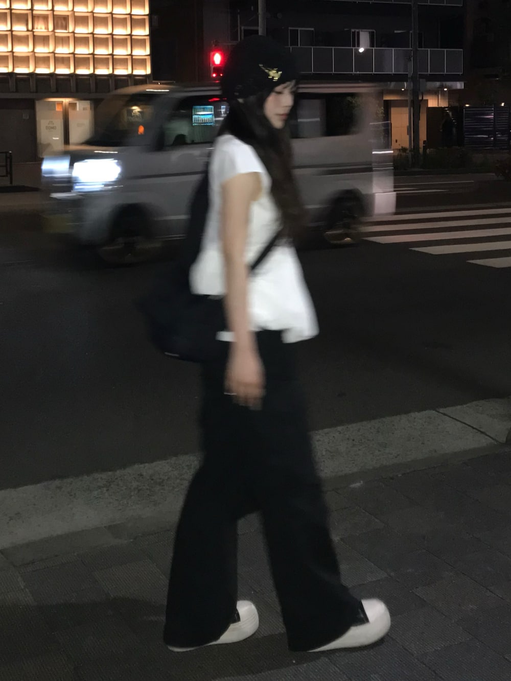 「パンツコーデ、ラフコーデ、おしゃれさんと繋がりたい、プチプラコーデ」｜「anyonemoreのアイテム（トップス、ホワイト系）」を使った、深結(みゆ)さん（骨格ストレート・レディース・159cm）の春コーディネートの2枚目の写真