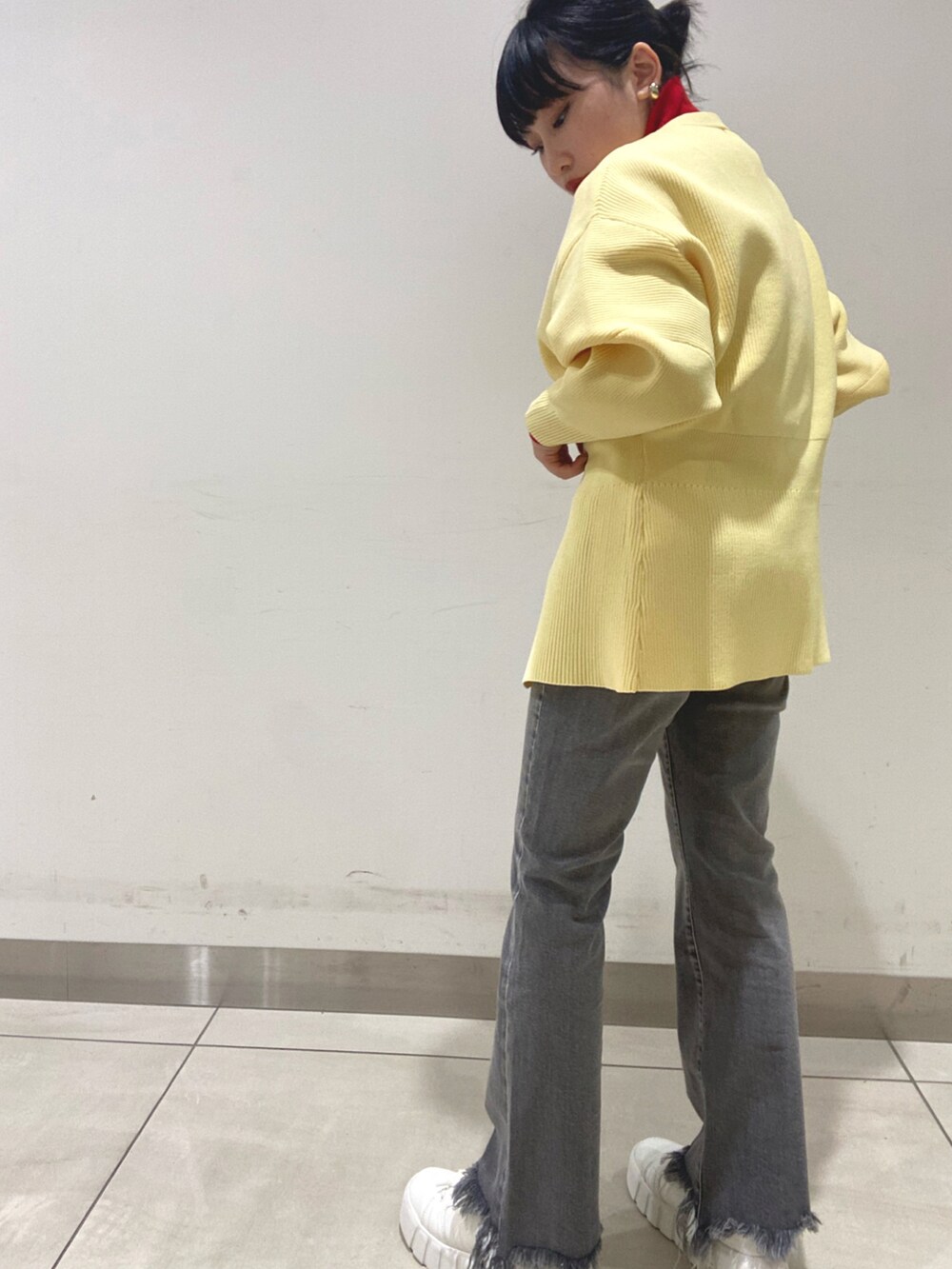 「ZARA、ootd、Munich、ビーセカンド、B'2nd、札幌ステラプレイス、droitbello、B'2nd roit」｜「DROIT BELLOのDROIT BELLO（ドロイトベロ）リブカーデ（カーディガン/ボレロ、イエロー系）」を使った、妃穂さん（レディース・152cm）の冬コーディネートの2枚目の写真