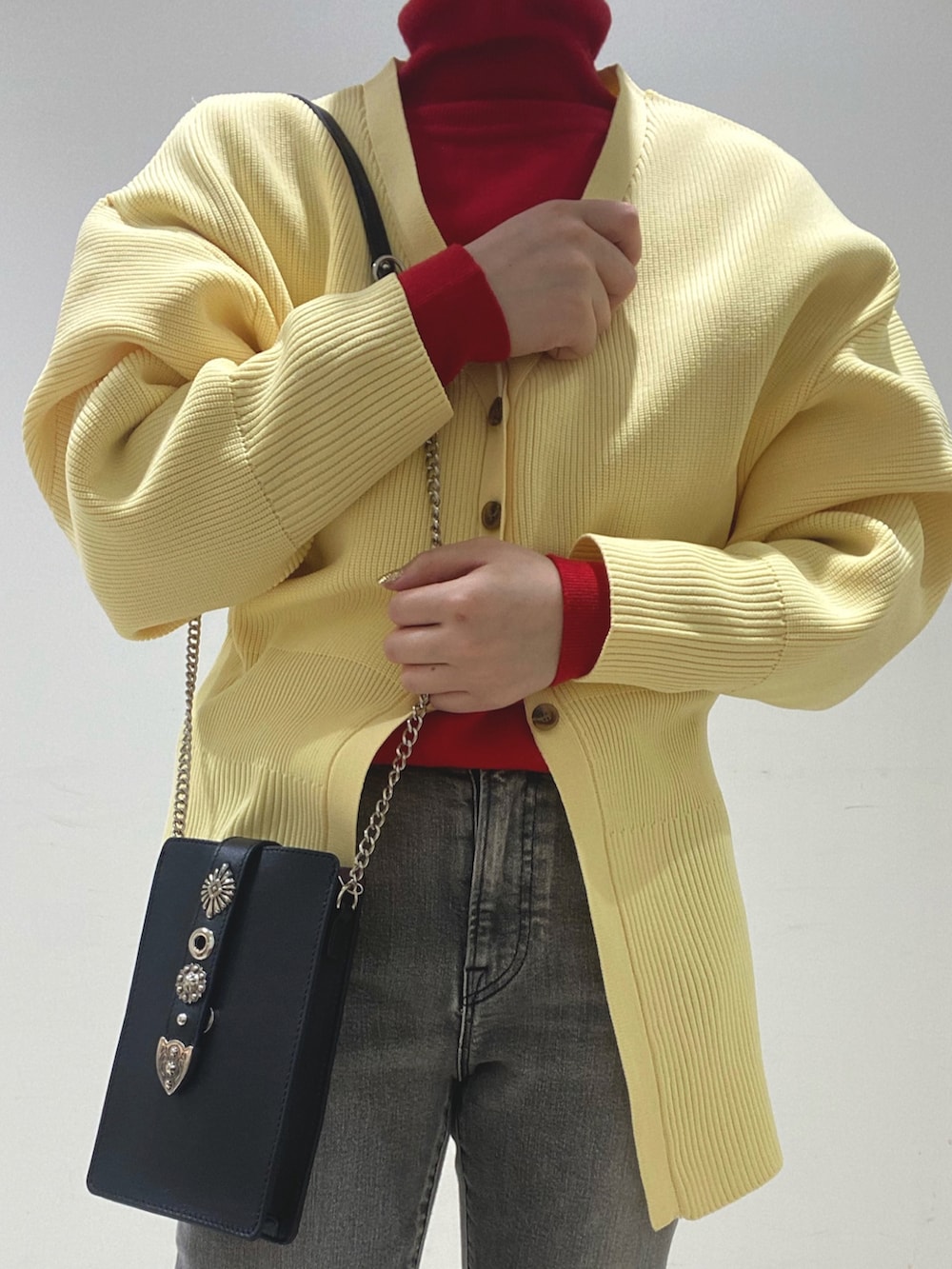 「ZARA、ootd、Munich、ビーセカンド、B'2nd、札幌ステラプレイス、droitbello、B'2nd roit」｜「DROIT BELLOのDROIT BELLO（ドロイトベロ）リブカーデ（カーディガン/ボレロ、イエロー系）」を使った、妃穂さん（レディース・152cm）の冬コーディネートの3枚目の写真