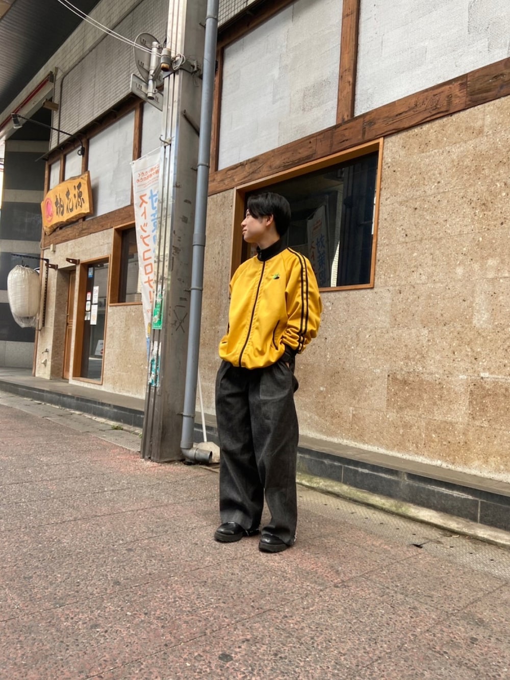 「TOWNCRAFTのTowncraft PREP/タウンクラフトプレップ Track Jacket/トラックジャケット（ブルゾン、イエロー系）」を使った、ntasmt_21さん（メンズ・163cm）の春コーディネートの2枚目の写真