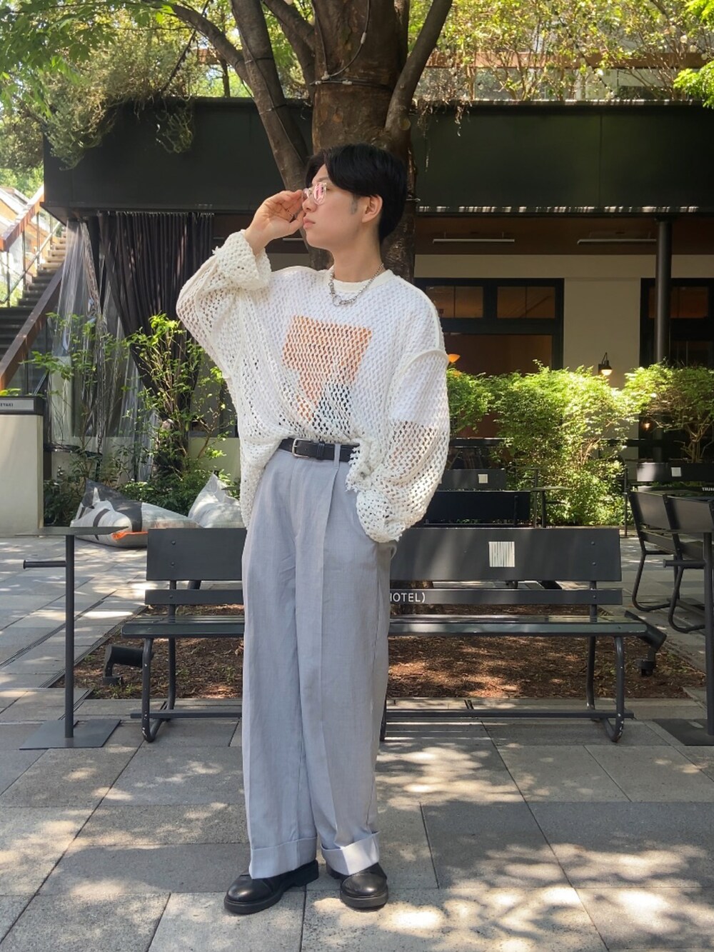 「OLIVER PEOPLESのアイテム（メガネ、ホワイト系）」を使った、ntasmt_21さん（メンズ・163cm）の夏コーディネートの2枚目の写真