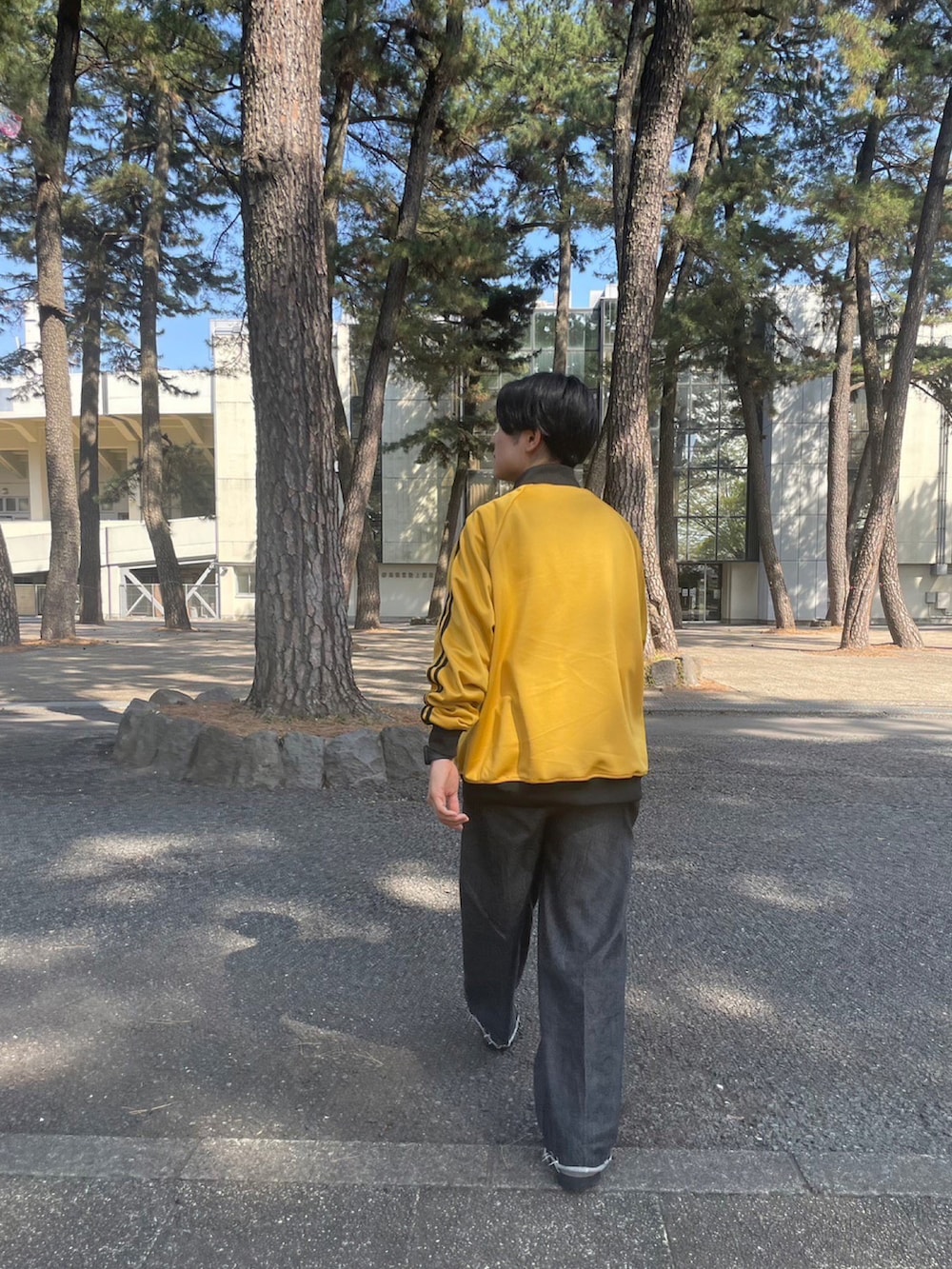 「TOWNCRAFTのTowncraft PREP/タウンクラフトプレップ Track Jacket/トラックジャケット（ブルゾン、イエロー系）」を使った、ntasmt_21さん（メンズ・163cm）の春コーディネートの3枚目の写真