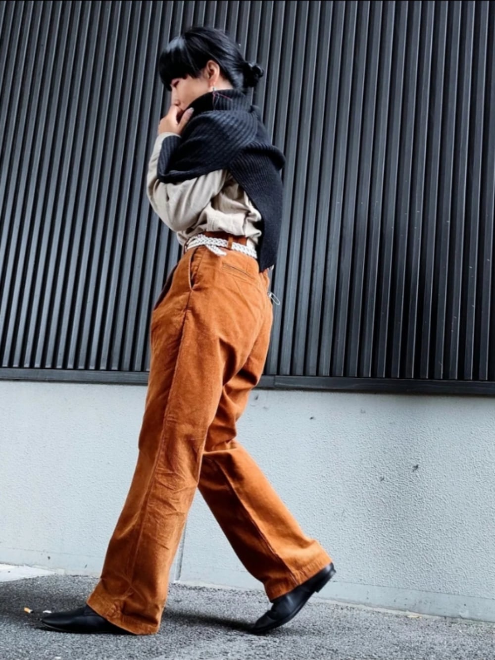 「無印良品、オトナ女子、無印、PR、MUJI、スタッフコーデ、ポンチョ」｜「無印良品の両面起毛フランネル長袖シャツ（シャツ/ブラウス、ベージュ系）」を使った、Tamoさん（レディース・160cm）の秋コーディネートの2枚目の写真