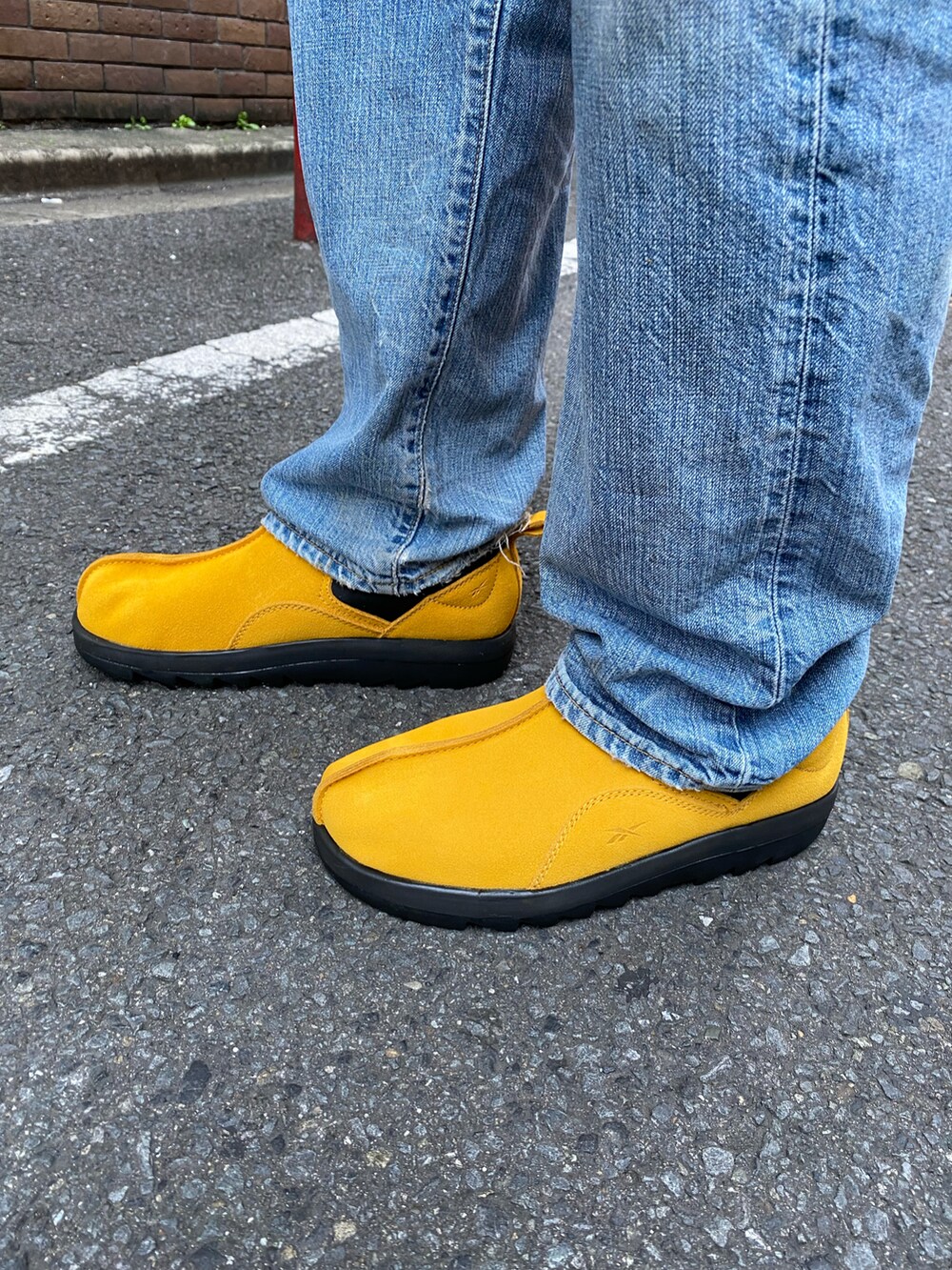 「夏、reebok、休日スタイル、着回しコーデ、カラーコーデ、今日のコーデ、秋先取りコーデ、Reebokclassic、reebokstoreshibuya、真夏のアクティブスタイル」｜「Reebokのビートニク サンダルズ / Beatnik Sandals / リーボック（メンズ/レディース）（スリッポン、ゴールド系）」を使った、リーボックさん（メンズ・185cm）の夏コーディネートの2枚目の写真