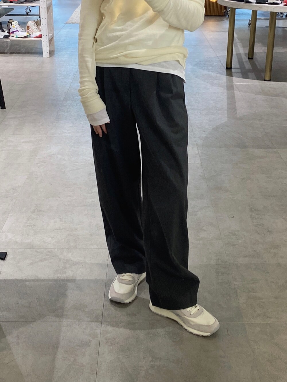 「reebok、リーボック(Reebok)、Reebokclassic、イームズ、eames、ナイロン、シンプルコーデ、レイヤード、重ね着コーデ、骨格ウェーブ」｜「Reebokのイームズ クラシック ナイロン / EAMES CLASSIC NYLON（スニーカー、ホワイト系）」を使った、リーボックさん（レディース・158cm）の冬コーディネートの2枚目の写真