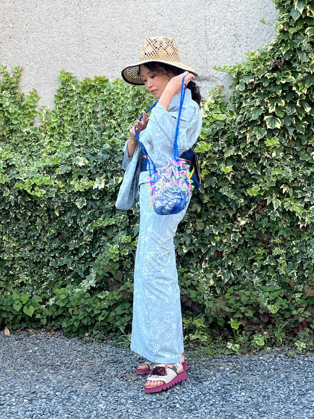 「夏コーデ、浴衣、花火大会、和装、麦わら帽子、休日スタイル、サンダル、厚底サンダル、JUCO.、メッシュバッグ、ショルダーバッグ、カンカン帽、きれいめカジュアル、ゆかた、夏祭り」｜「FREAK'S STOREの【限定展開】Benelli Montacone/ベネリ モンタコーネ　ストローパイピングカンカン帽（ハット、ブラック系）」を使った、aikoさん（レディース・158cm）の夏コーディネートの2枚目の写真