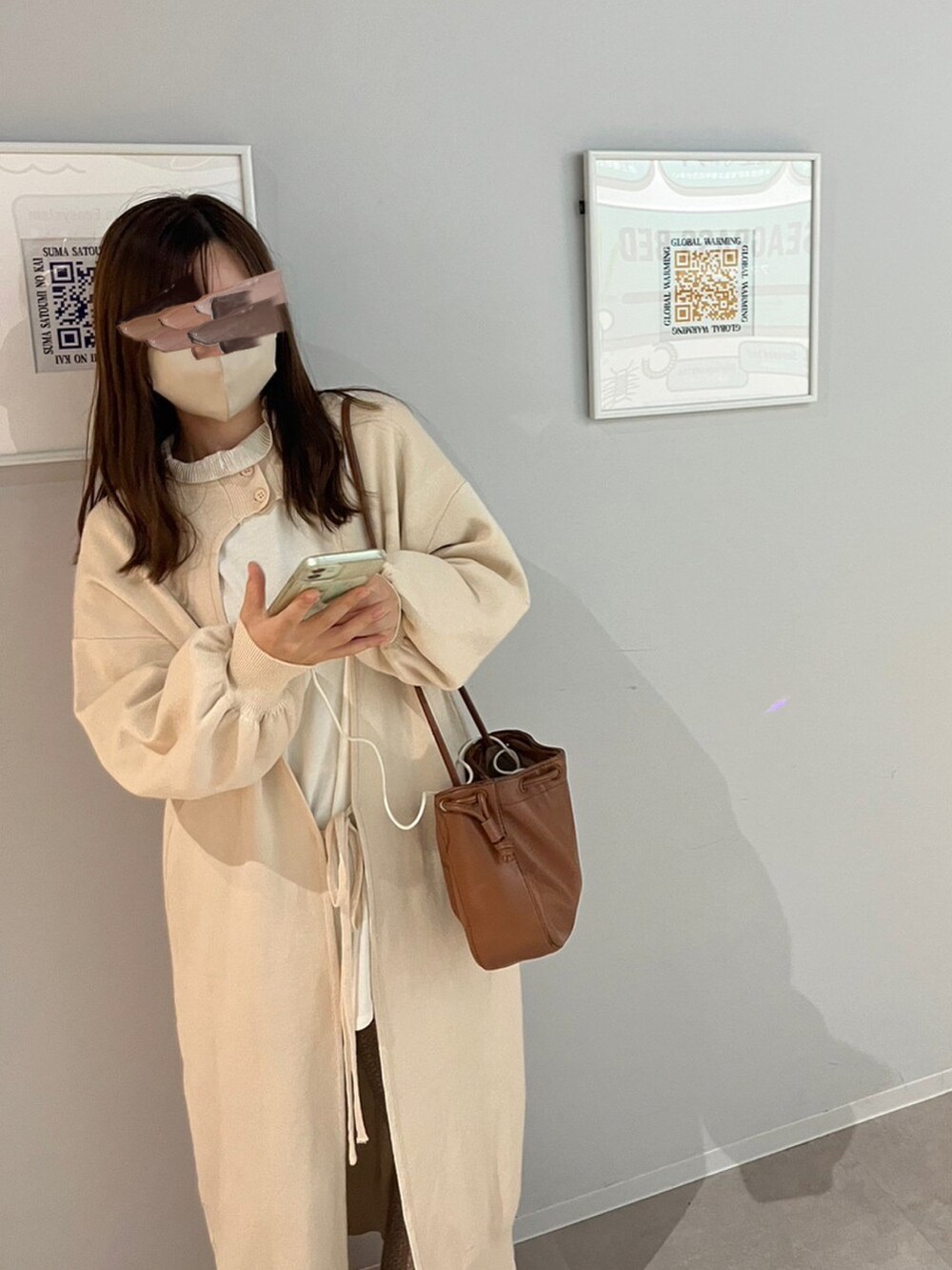 「秋服コーデ、秋冬、骨格ウェーブ、低身長、重ね着、淡色女子、ホワイトコーデ」｜「menueの厚底ソール スニーカー（スニーカー、ホワイト系）」を使った、もえかさん（レディース・152cm）の秋コーディネートの2枚目の写真
