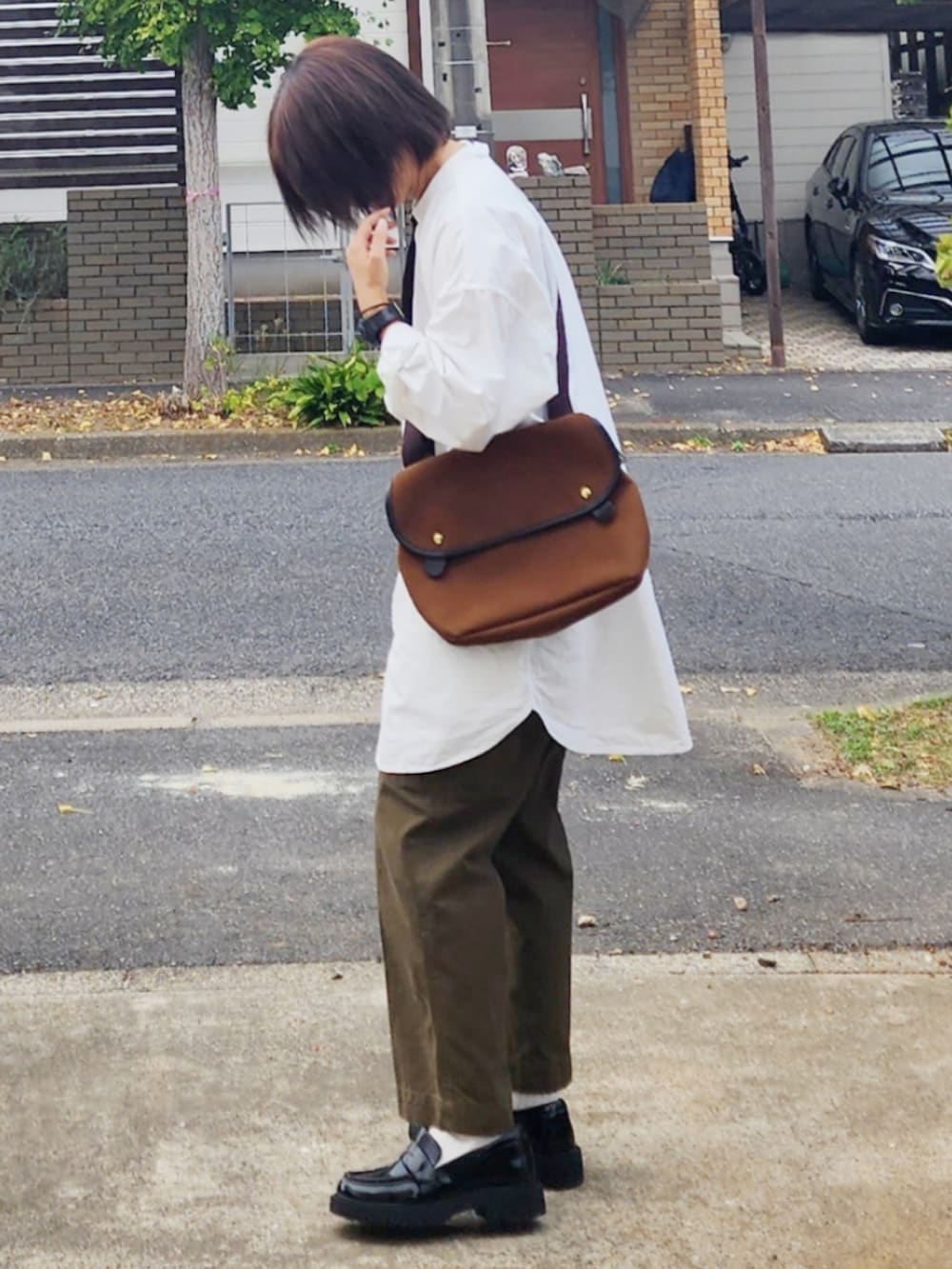「ファッションを楽しもう、メンズライク、骨格ナチュラル、イエベ秋、159cm、ユニクロ、MUJI Labo、ブレディ、ローファー、CPCM、カーゴパンツ」｜「CPCMのアイテム（カーゴパンツ、グリーン系）」を使った、RIyO.さん（骨格ナチュラル・レディース・159cm）の秋コーディネートの2枚目の写真