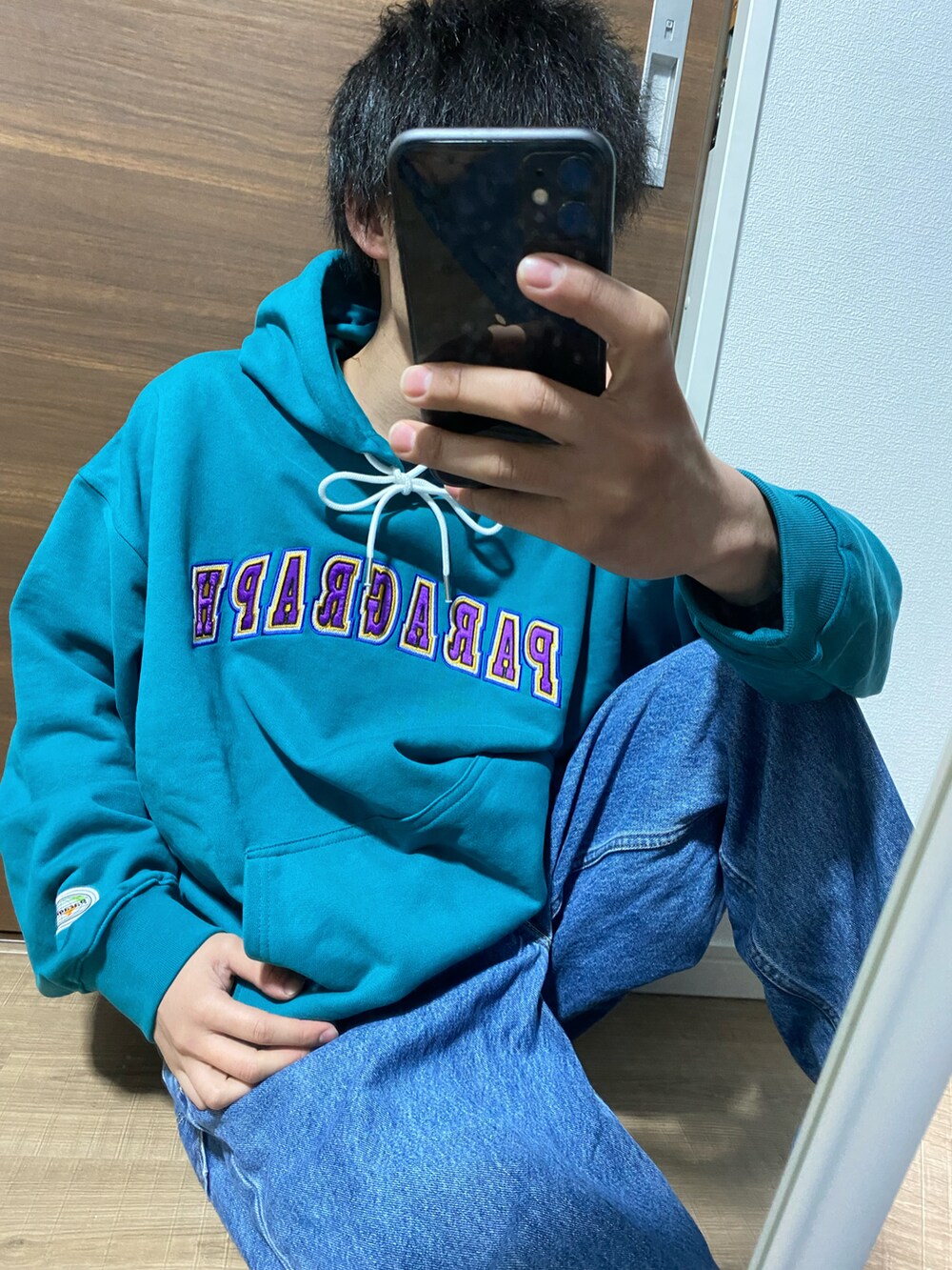 「低身長、低身長コーデ、おしゃれさんと繋がりたい、パーカー、デニム、フォロバ100％」｜「Paragraphのアイテム（パーカー、ブルー系）」を使った、ふみ【相互】さん（メンズ・166cm）の冬コーディネートの2枚目の写真