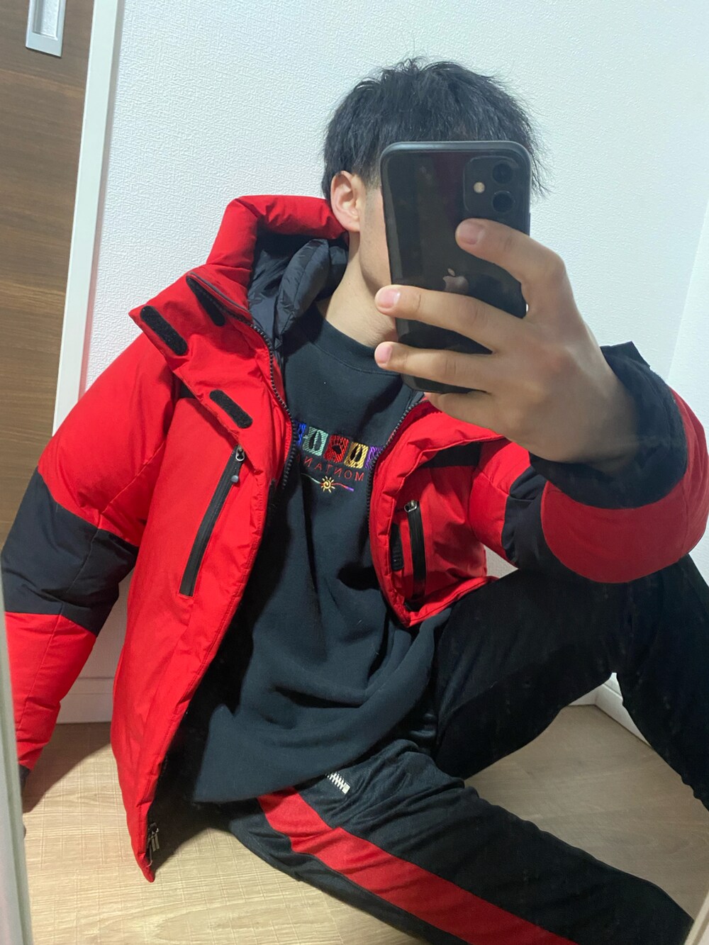 「シンプルコーデ、メンズコーデ、おしゃれさんと繋がりたい、ダウンジャケット、冬コーデ、冬のコーデ、低身長、低身長コーデ、フォロバ100％」｜「THE NORTH FACEのアイテム（ダウンジャケット/コート、レッド系）」を使った、ふみ【相互】さん（メンズ・166cm）の冬コーディネートの2枚目の写真