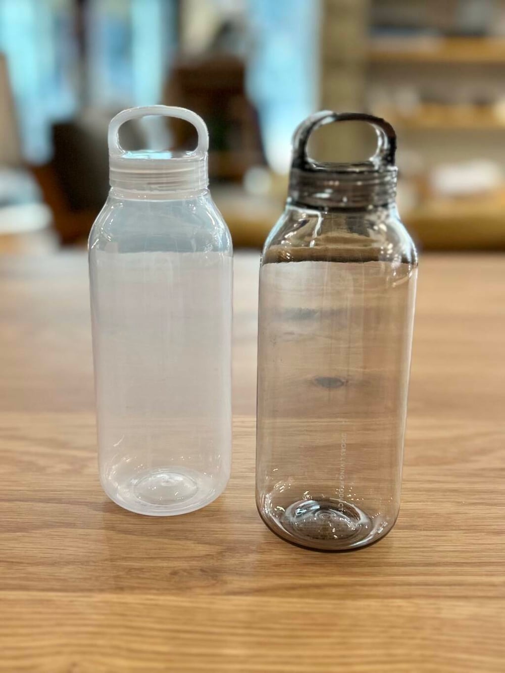 グレー系のキッチンツール、ホワイト系のキッチンツールを着用したレディースの冬コーディネートの3枚目の写真