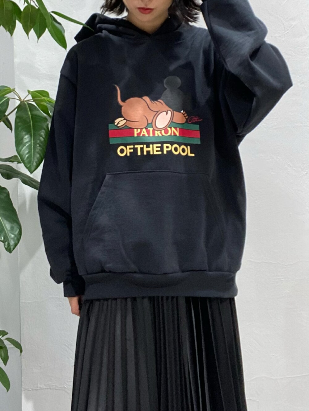 「ゆるコーデ、着回しコーデ、おしゃれさんと繋がりたい、冬のコーデ、アパレルスタッフ、パーカー、ユニクロ」｜「patron of the poolのアイテム（パーカー、ブラック系）」を使った、SAKI.Mさん（レディース・172cm）の冬コーディネートの3枚目の写真