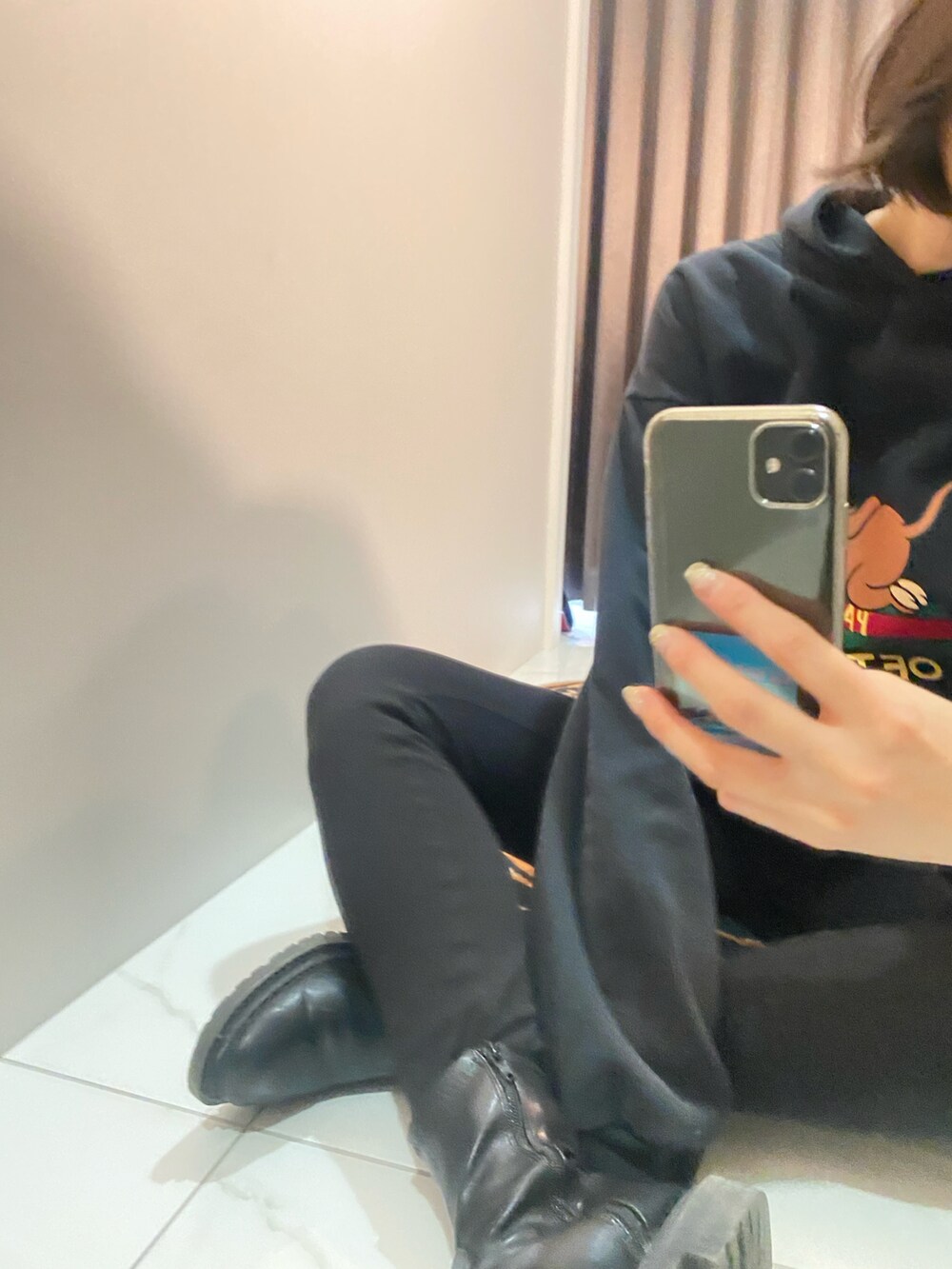「ゆるコーデ、着回しコーデ、おしゃれさんと繋がりたい、冬のコーデ、アパレルスタッフ、パーカー、ユニクロ」｜「patron of the poolのアイテム（パーカー、ブラック系）」を使った、SAKI.Mさん（レディース・172cm）の冬コーディネートの2枚目の写真