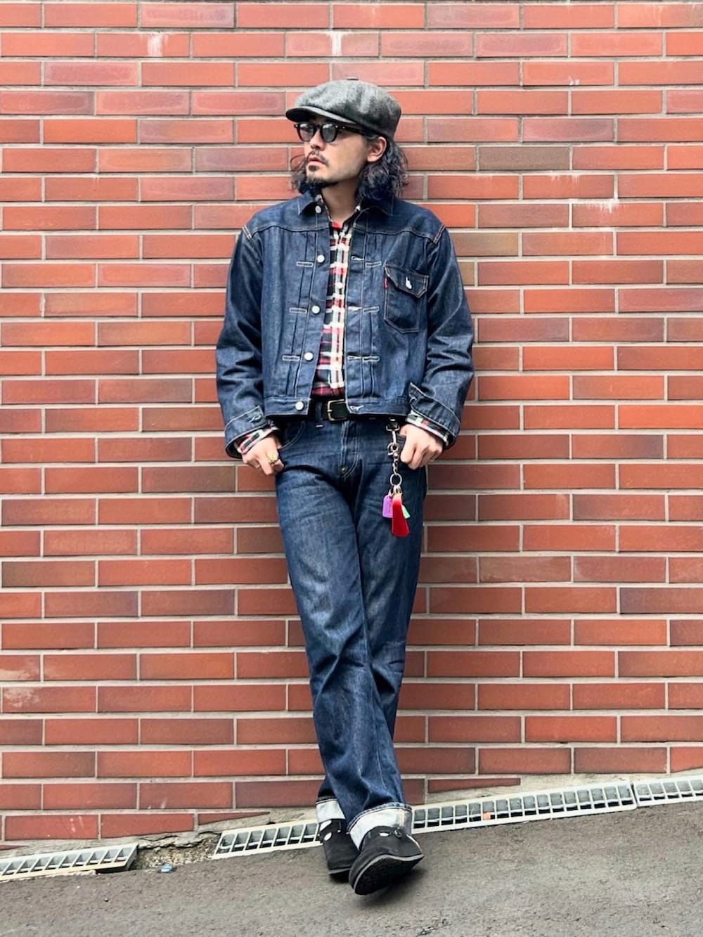 その他のシャツ/ブラウス、ブルー系のデニムジャケット、ブルー系のデニムパンツを着用したメンズの春コーディネートの2枚目の写真