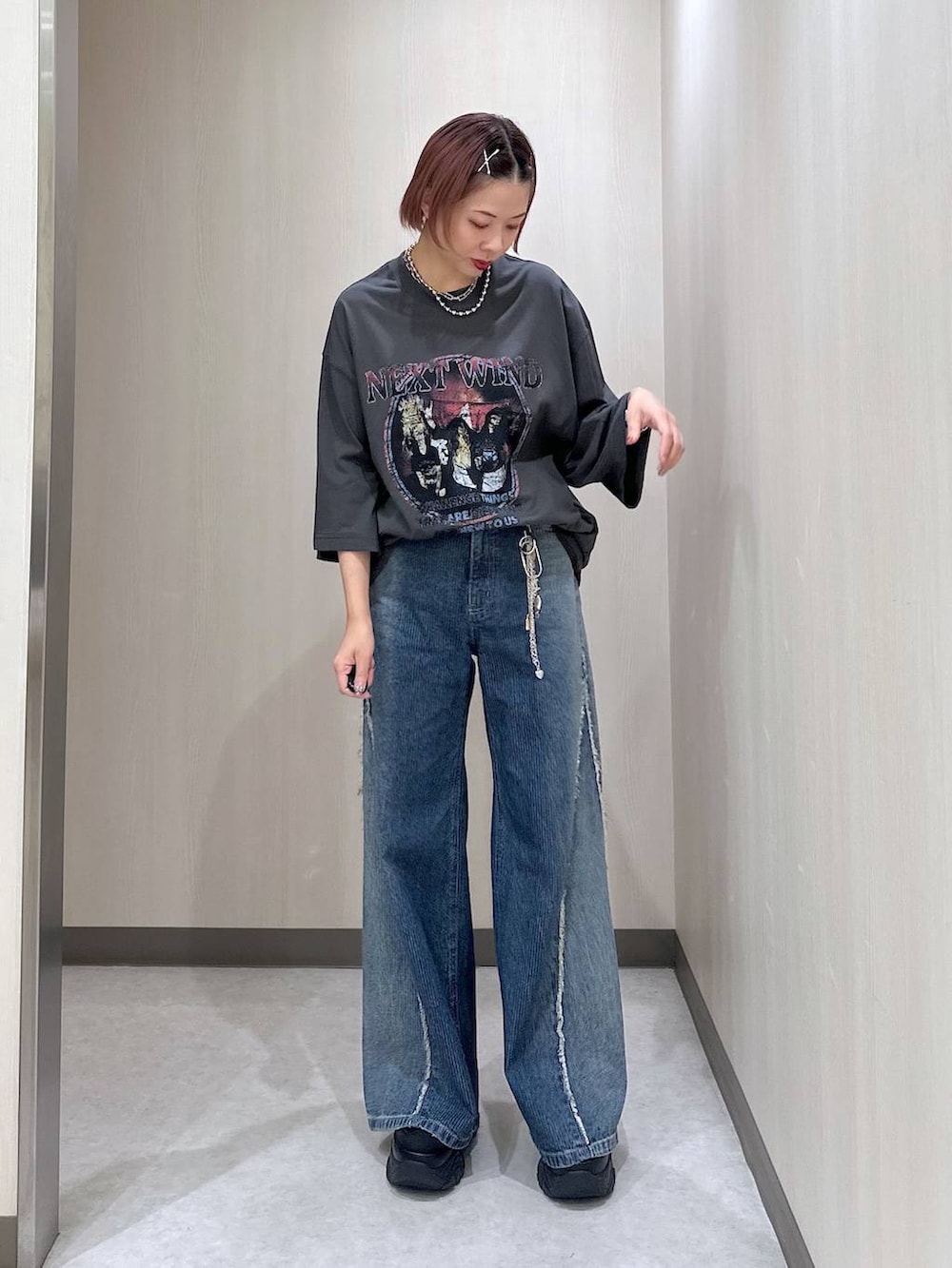 まいてぃさんの「ストライプデニムワイドパンツ（PAGEBOY）」を使ったコーディネートの2枚目の写真