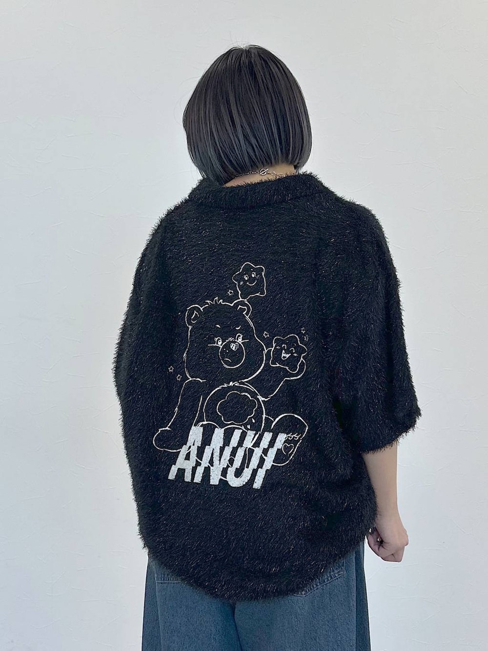 「韓国系、モード、メンズライク、ベーシック/シンプル、ポロシャツ、Tシャツ、キラキラアイテム、デニムパンツ、ワイドパンツ、スニーカー、カジュアル、大人カジュアル、ストリート、オーバーサイズ、ユニセックス」｜「PAGEBOYのプラットチャンキースニーカー（スニーカー、ブラック系）」を使った、まいてぃさん（レディース・158cm）の春コーディネートの8枚目の写真