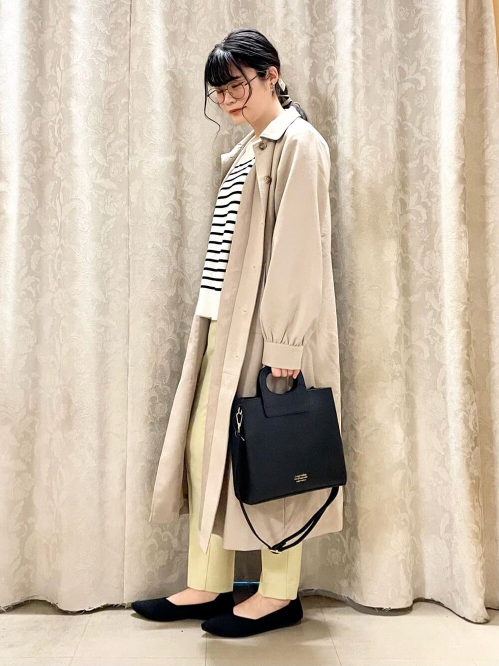 「シューラルー、DRESKIP、春服デビュー宣言、お出かけコーデ、大人カジュアル、春、カラーパンツ、ボーダー、コート、パンツスタイル、イエロー、今日のコーデ、パンプス、プチプラ、ニット」|「DRESKIPのいつものコーデに彩りを【洗える】なめらかタッチ総針ニット(ニット/セーター、ブラック系)」を使った、かのさん(骨格ストレート・レディース・157cm)の春コーディネートの2枚目の写真