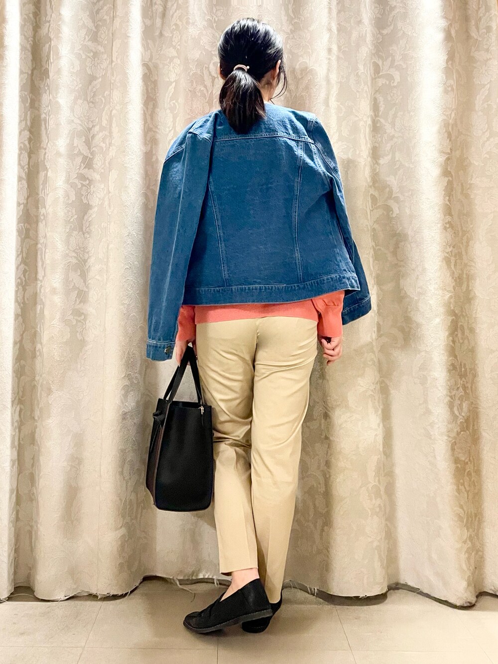 「シューラルー、DRESKIP、今日のコーデ、春服、春コーデ、春色、デニム、ピンク、ニット、パンツスタイル、ローファー、プチプラ、カラーコーデ、デニムジャケット、大人カジュアル」｜「DRESKIPの【レディな着回しのマスト！】ノーカラーGジャン（デニムジャケット、ブルー系）」を使った、かのさん（骨格ストレート・レディース・157cm）の春コーディネートの3枚目の写真