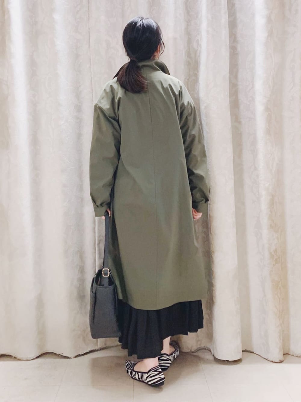 「シューラルー、DRESKIP、プチプラ、大人カジュアル、カジュアル、春服コーデ、ラクチンコーデ、大人かわいい、春アウター、スカート、パンプス、ゼブラ柄、きれいめカジュアル、春、休日スタイル」|「DRESKIPの大人のカジュアルアウター!【撥水】スタンドカラーコート(その他アウター、グリーン系)」を使った、かのさん(骨格ストレート・レディース・157cm)の冬コーディネートの3枚目の写真