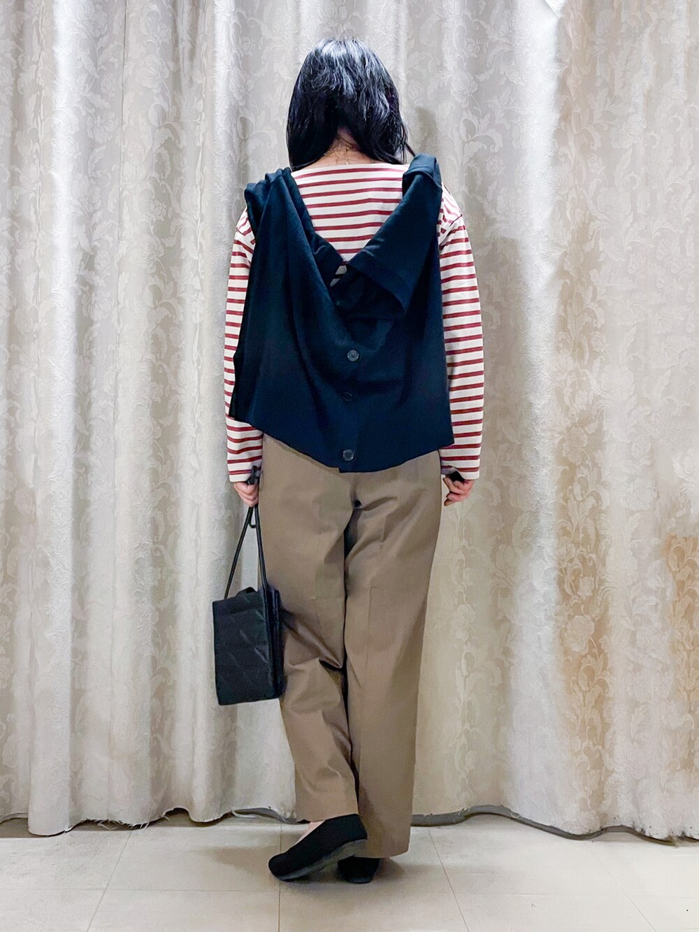 「#秋服準備はじめました、今日のコーデ、シューラルー、秋コーデ、おでかけコーデ、休日スタイル、大人女子、ボーダー、パンツスタイル、プチプラ、骨格ストレート、カジュアルコーデ、大人カジュアル、カーディガン、パンプス」|「SHOO・LA・RUEの洗えてサラサラスクエアニットパンプス(パンプス、ブラック系)」を使った、かのさん(骨格ストレート・レディース・157cm)の秋コーディネートの3枚目の写真
