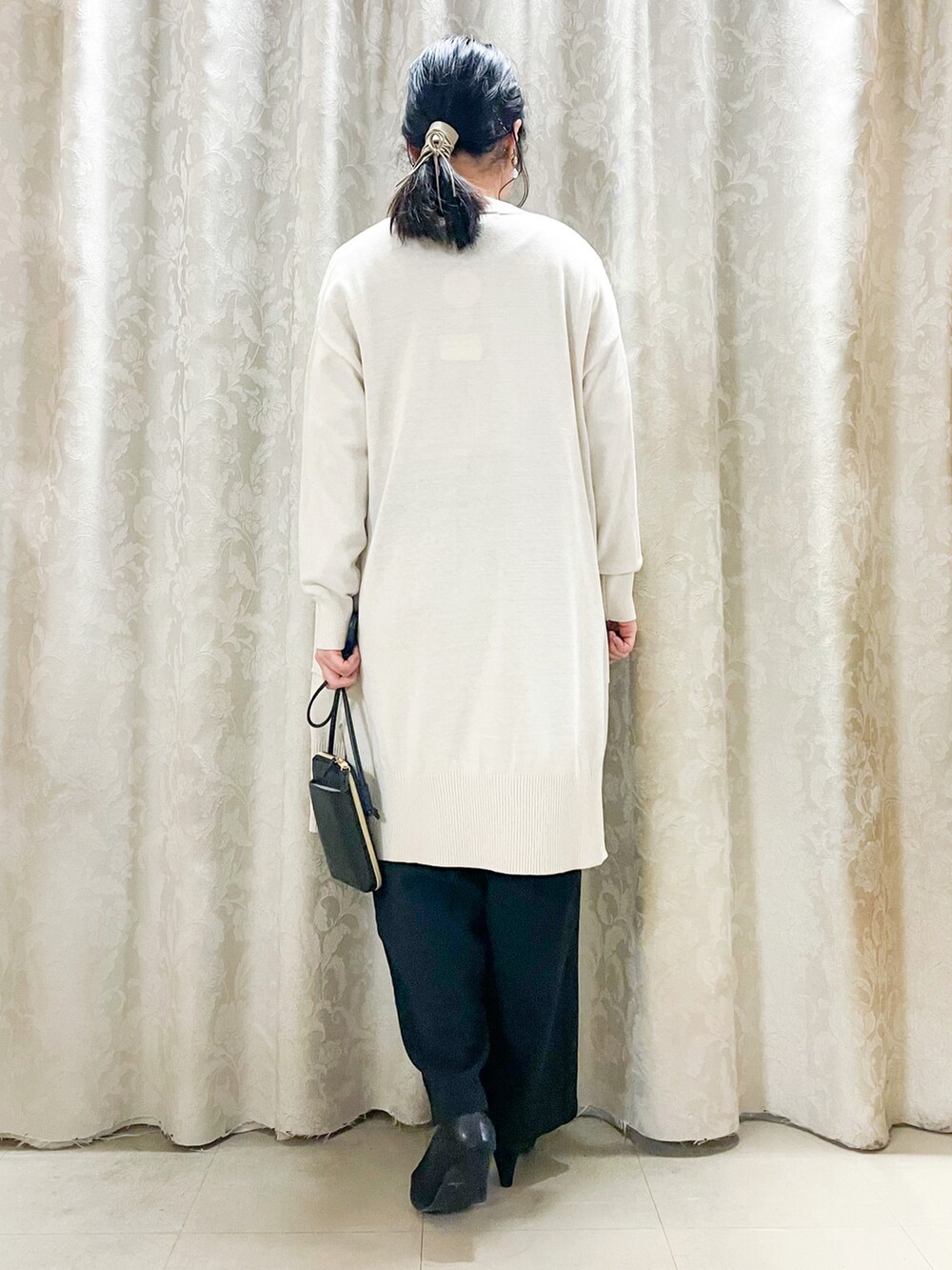 「春服デビュー宣言、シューラルー、シンプルコーデ、カーディガン、春コーデ、ボーダー、パンツスタイル、プチプラ、パンプス、ロングカーディガン、パープル、ピンク、プチプラコーデ、春カラー、今日のコーデ」｜「SHOO・LA・RUEの【気になるヒップ周りも安心◎】さらり綺麗なVネックカーディガン（カーディガン/ボレロ、ホワイト系）」を使った、かのさん（骨格ストレート・レディース・157cm）の春コーディネートの3枚目の写真