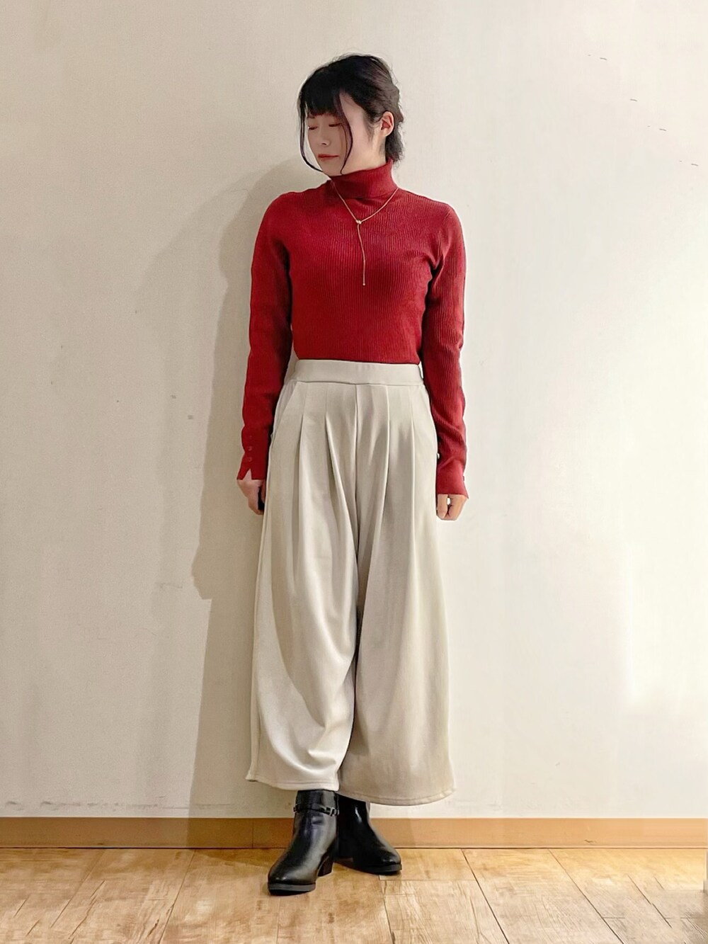 「シューラルー、DRESKIP、プチプラ、骨格ストレート、30代コーデ、クリスマスに着たい服、冬コーデ、休日スタイル、オトナ女子、冬、デート、あったかコーデ、ニット、タートルネック、コート」｜「SHOO・LA・RUEの【フード取り外し可/撥水加工/S-LL】自然にくびれる あったかダイヤ柄キルトコート（その他アウター、ブラック系）」を使った、かのさん（骨格ストレート・レディース・157cm）の冬コーディネートの4枚目の写真