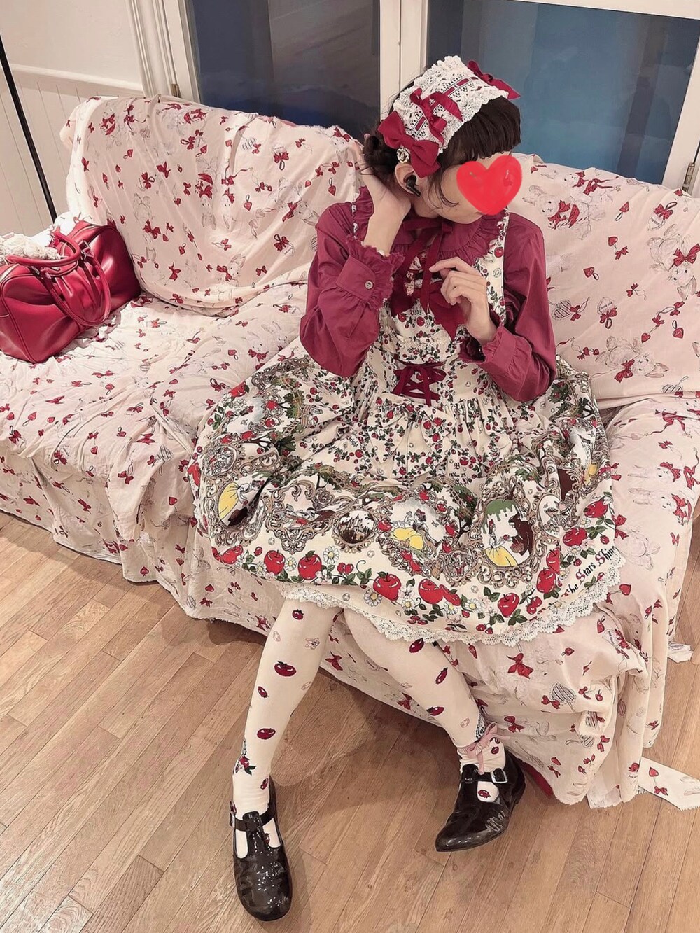 「ロリータ、ロリータファッション、白雪姫、ブラウス、ガーリーコーデ」|「BABY,THE STARS SHINE BRIGHTのアイテム(ヘアアクセサリー、その他)」を使った、月光さん(レディース・163cm)の冬コーディネートの5枚目の写真