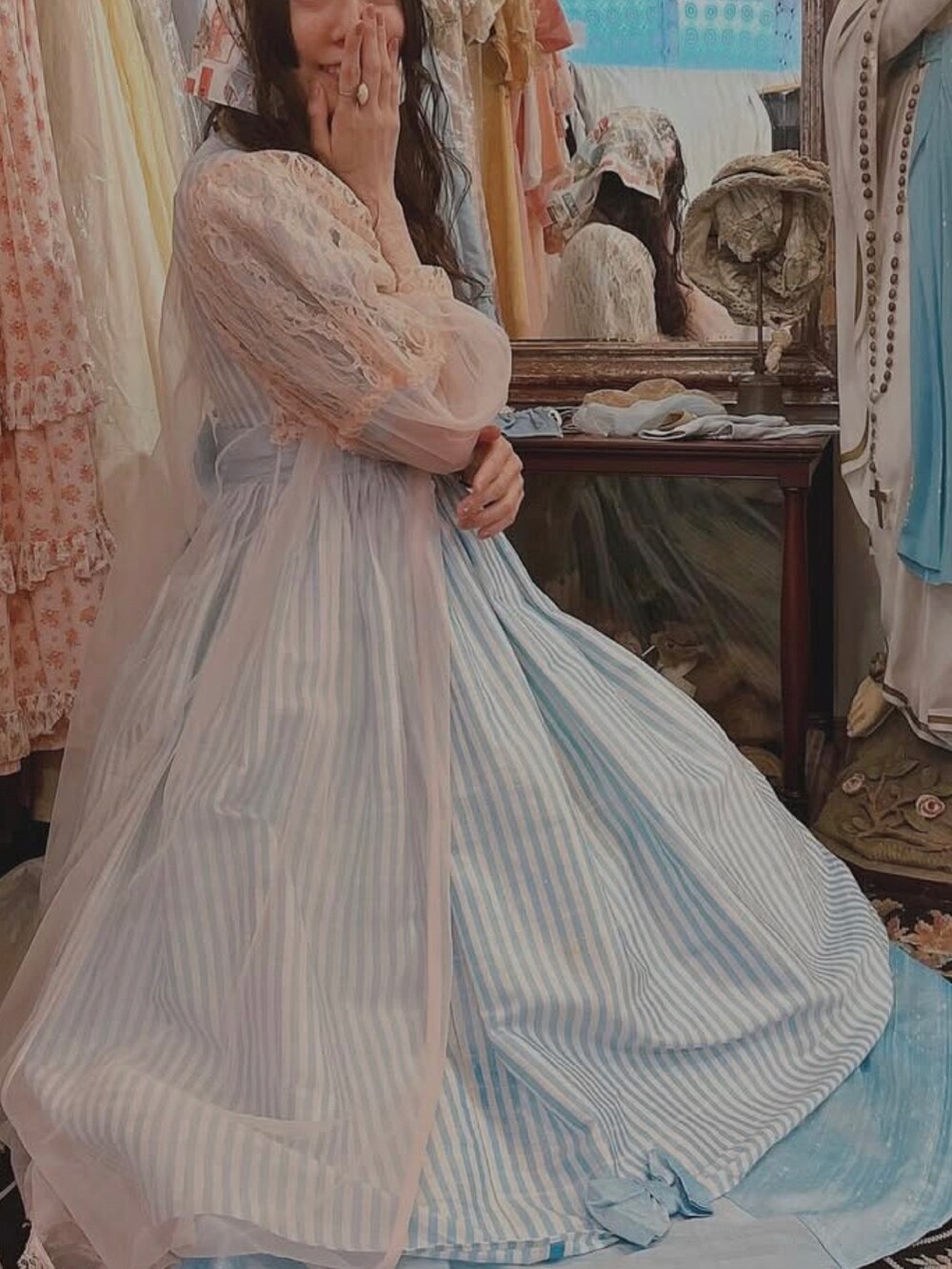 「ヴィンテージ、ヴィンテージワンピース、ガウン、キッズドレス」｜「Jane Marple Dans Le Salonのアイテム（バンダナ/スカーフ、その他）」を使った、月光さん（レディース・163cm）の冬コーディネートの2枚目の写真